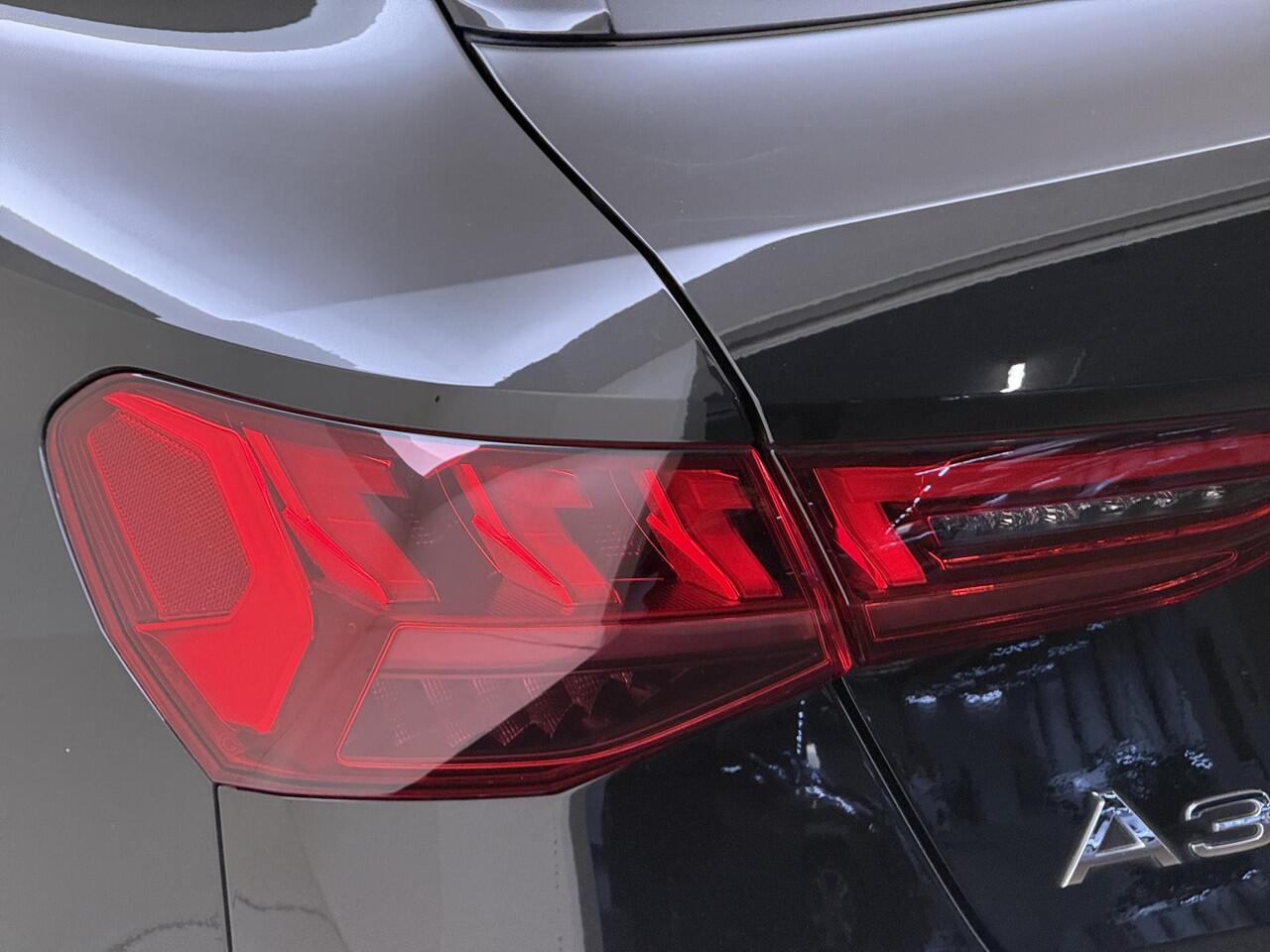 Audi A3 SPORTBACK 30 TFSI S edition | Adaptieve cruise control | Full LED verlichting | Navigatie Plus | CarPlay | S-line interieur | Virtual cockpit |