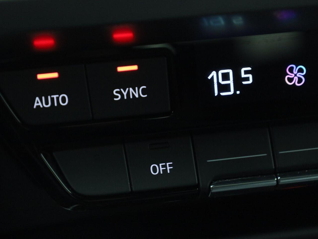 Audi A3 SPORTBACK 30 TFSI/110PK Business edition · Navigatie · LED · Apple/Android Car Play · Trekhaak ·