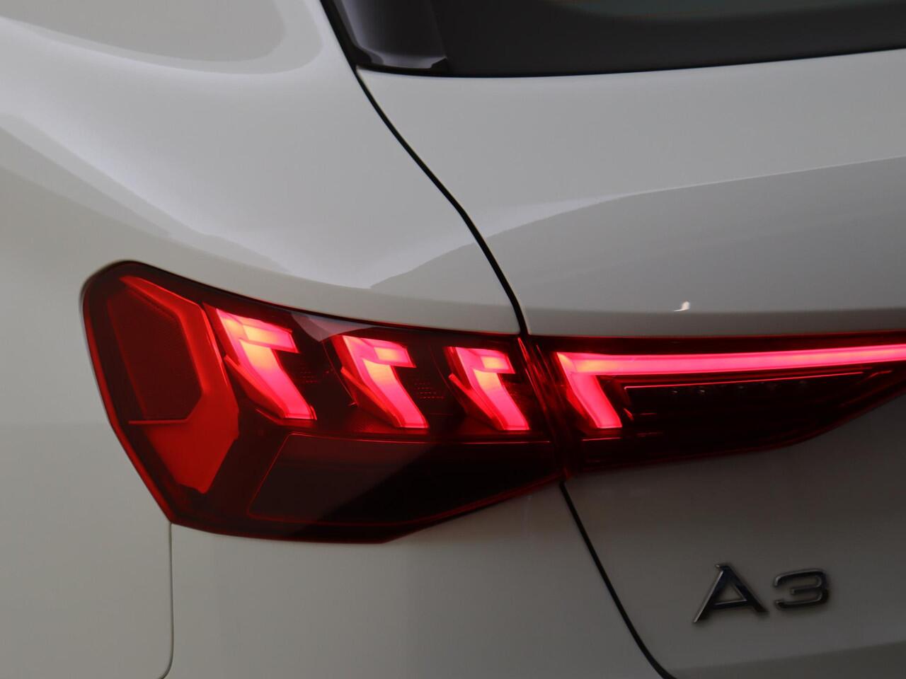 Audi A3 SPORTBACK 30 TFSI Advanced edition | Full LED verlichting | Navigatie Plus | Cruise control | CarPlay | Virtual cockpit | Draadloze telefoonlader | Verkeersbord detectie |