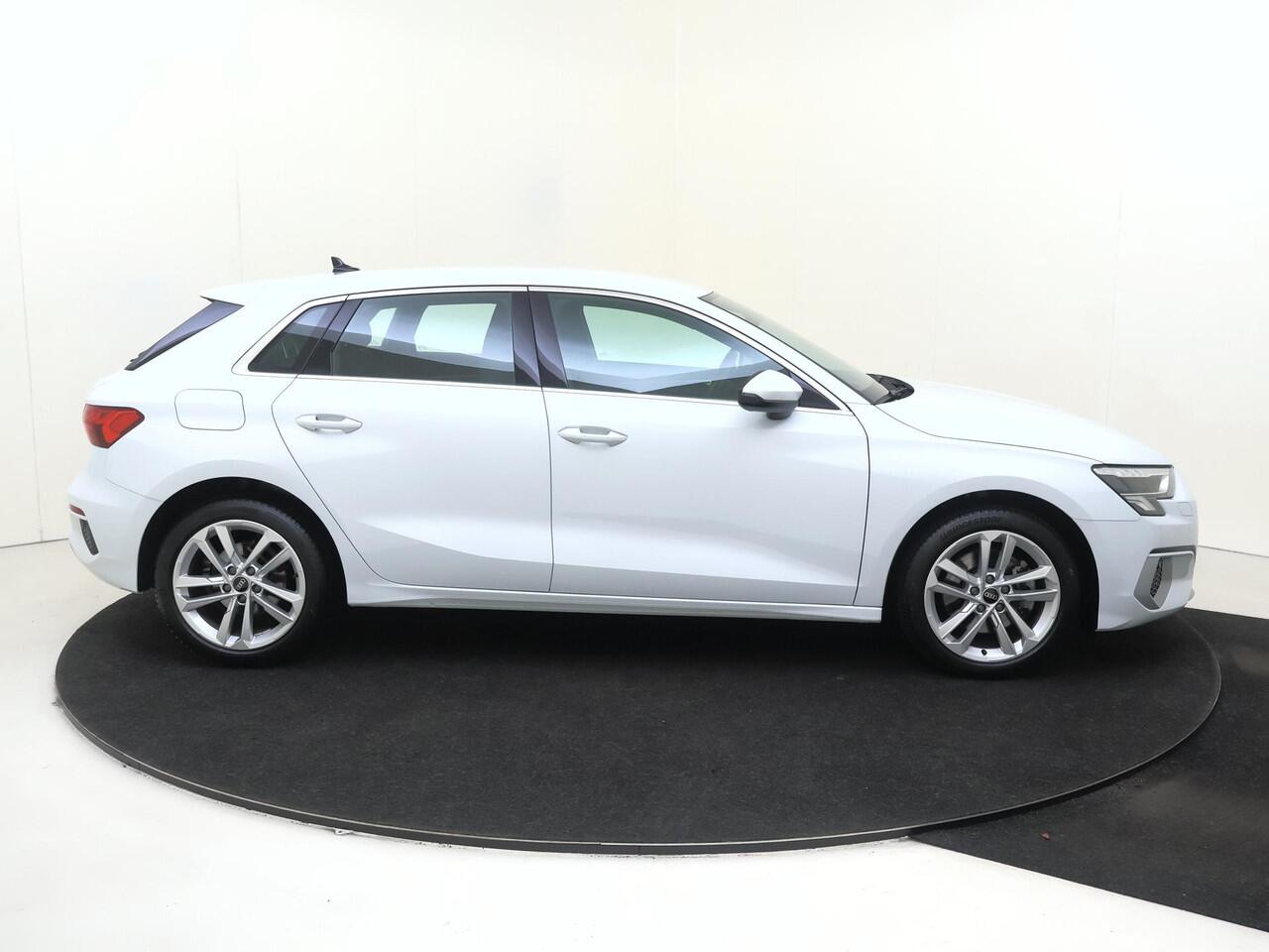 Audi A3 SPORTBACK 30 TFSI Advanced edition | Full LED verlichting | Navigatie Plus | Cruise control | CarPlay | Virtual cockpit | Draadloze telefoonlader | Verkeersbord detectie |