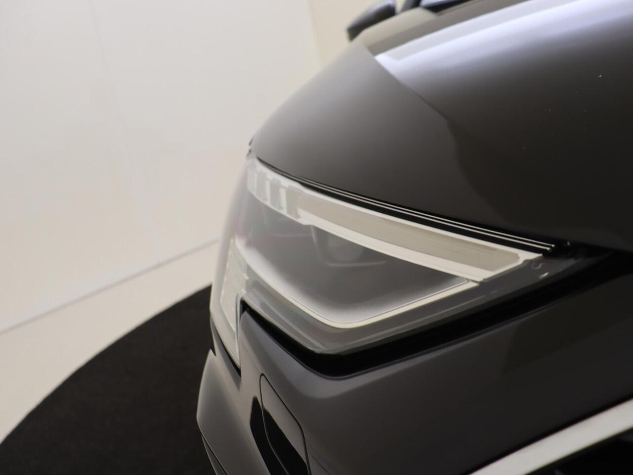 Audi A3 SPORTBACK 35 TFSI S edition | Panoramadak | Virtual cockpit Plus | LED matrix verlichting | Parkeerassistent | Navigatie Plus | Keyless | Stoelverwarming | Achteruitrijcamera |