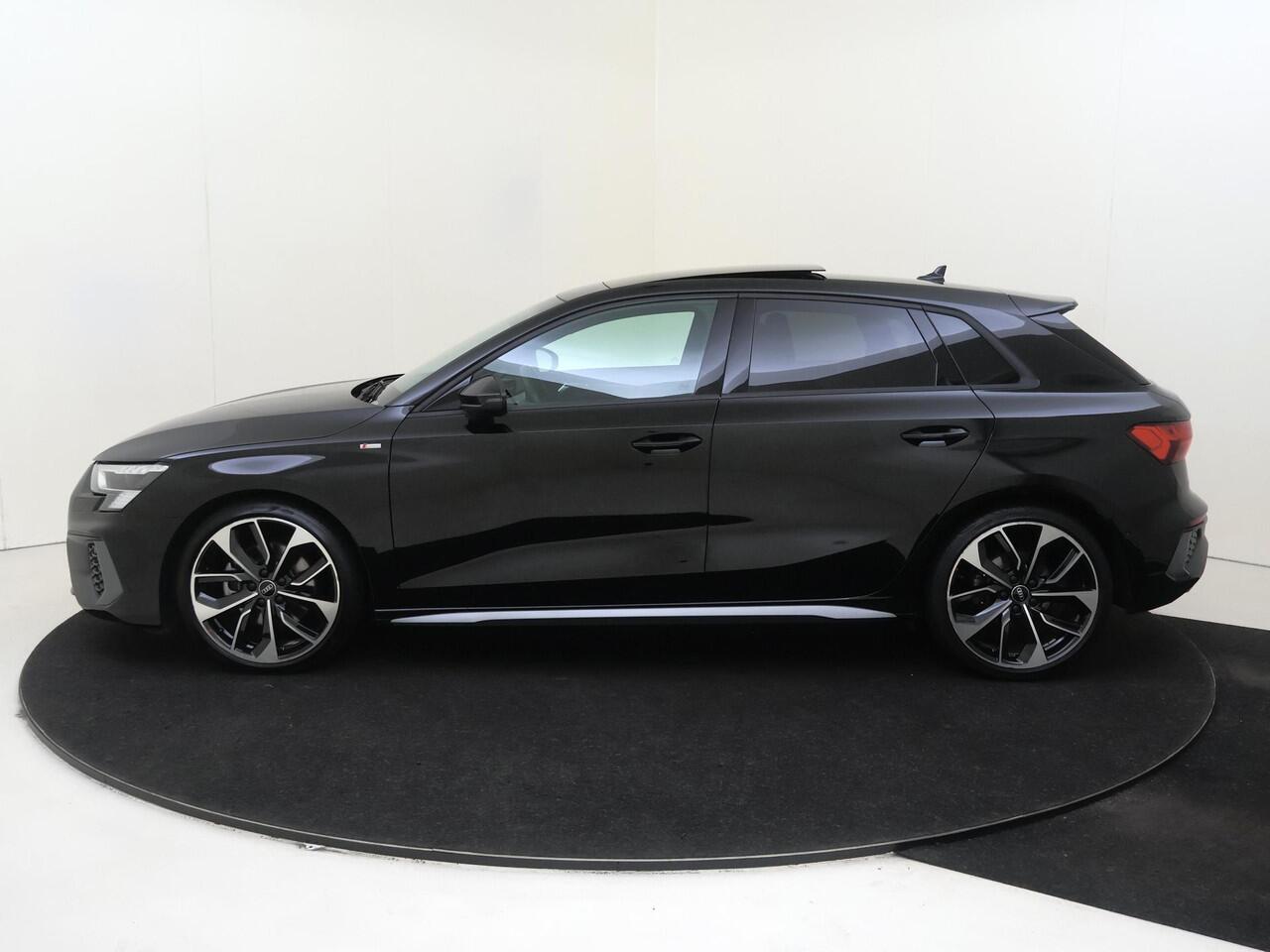 Audi A3 SPORTBACK 35 TFSI S edition | Panoramadak | Virtual cockpit Plus | LED matrix verlichting | Parkeerassistent | Navigatie Plus | Keyless | Stoelverwarming | Achteruitrijcamera |