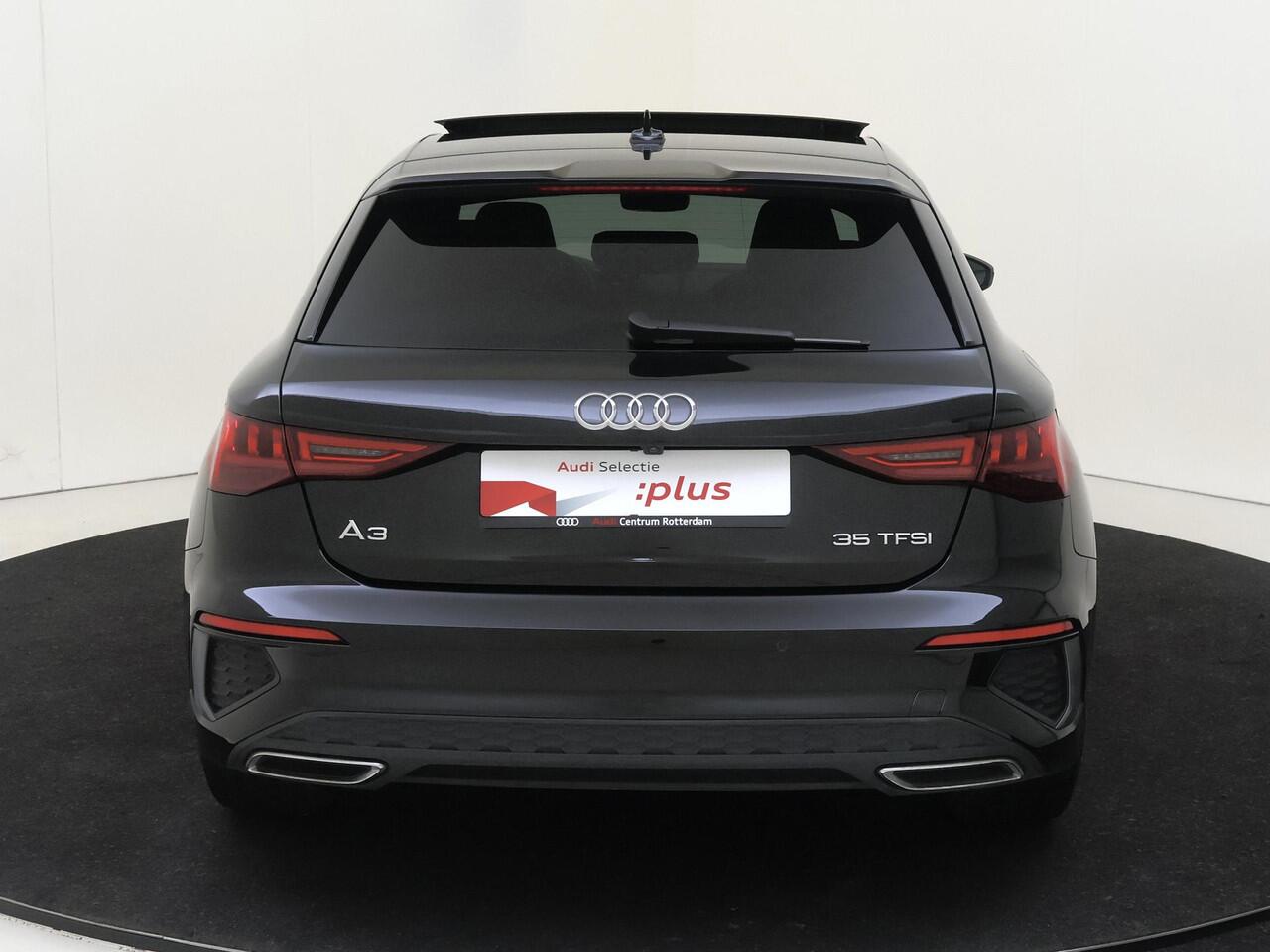 Audi A3 SPORTBACK 35 TFSI S edition | Panoramadak | Virtual cockpit Plus | LED matrix verlichting | Parkeerassistent | Navigatie Plus | Keyless | Stoelverwarming | Achteruitrijcamera |