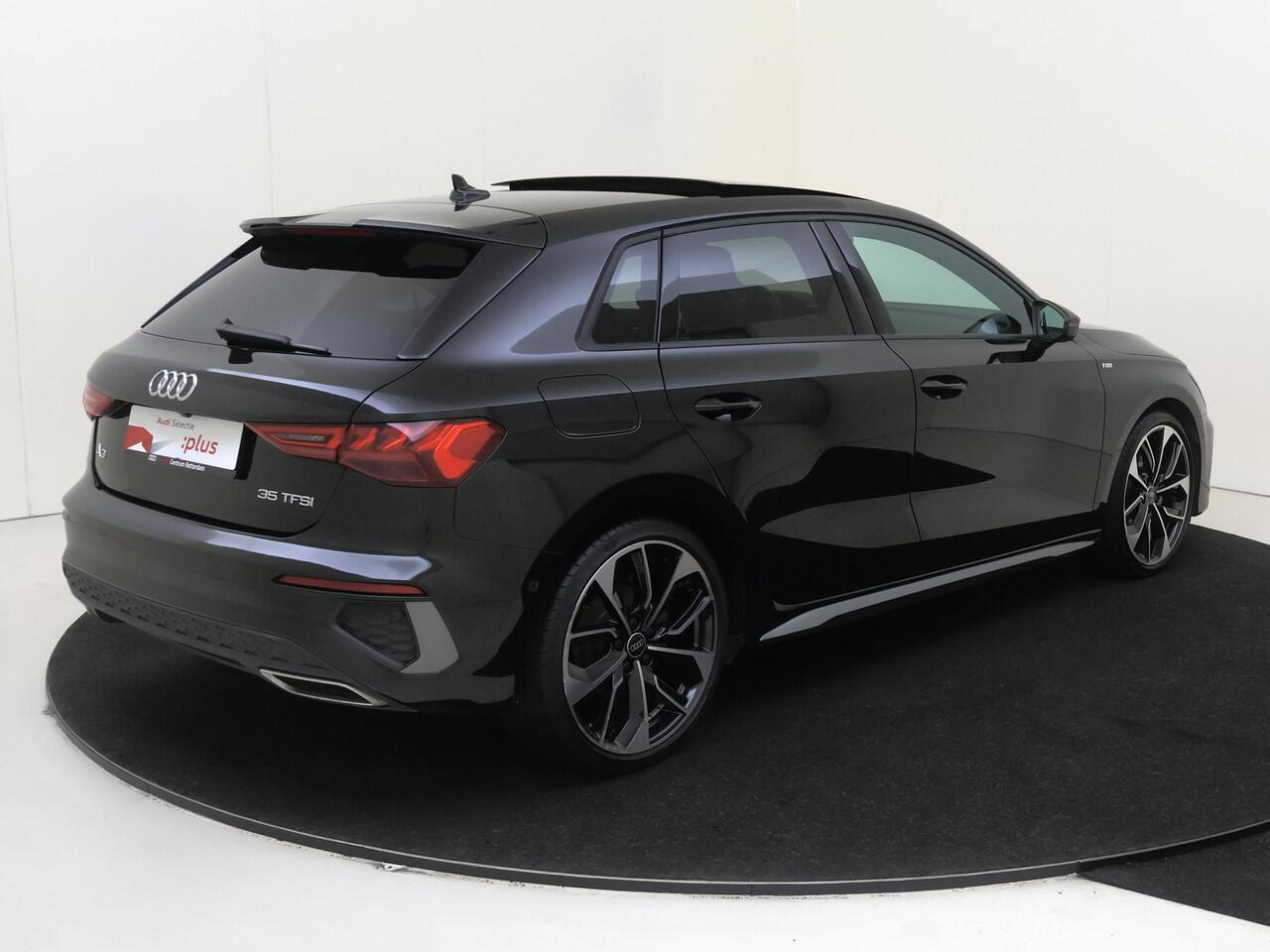 Audi A3 SPORTBACK 35 TFSI S edition | Panoramadak | Virtual cockpit Plus | LED matrix verlichting | Parkeerassistent | Navigatie Plus | Keyless | Stoelverwarming | Achteruitrijcamera |