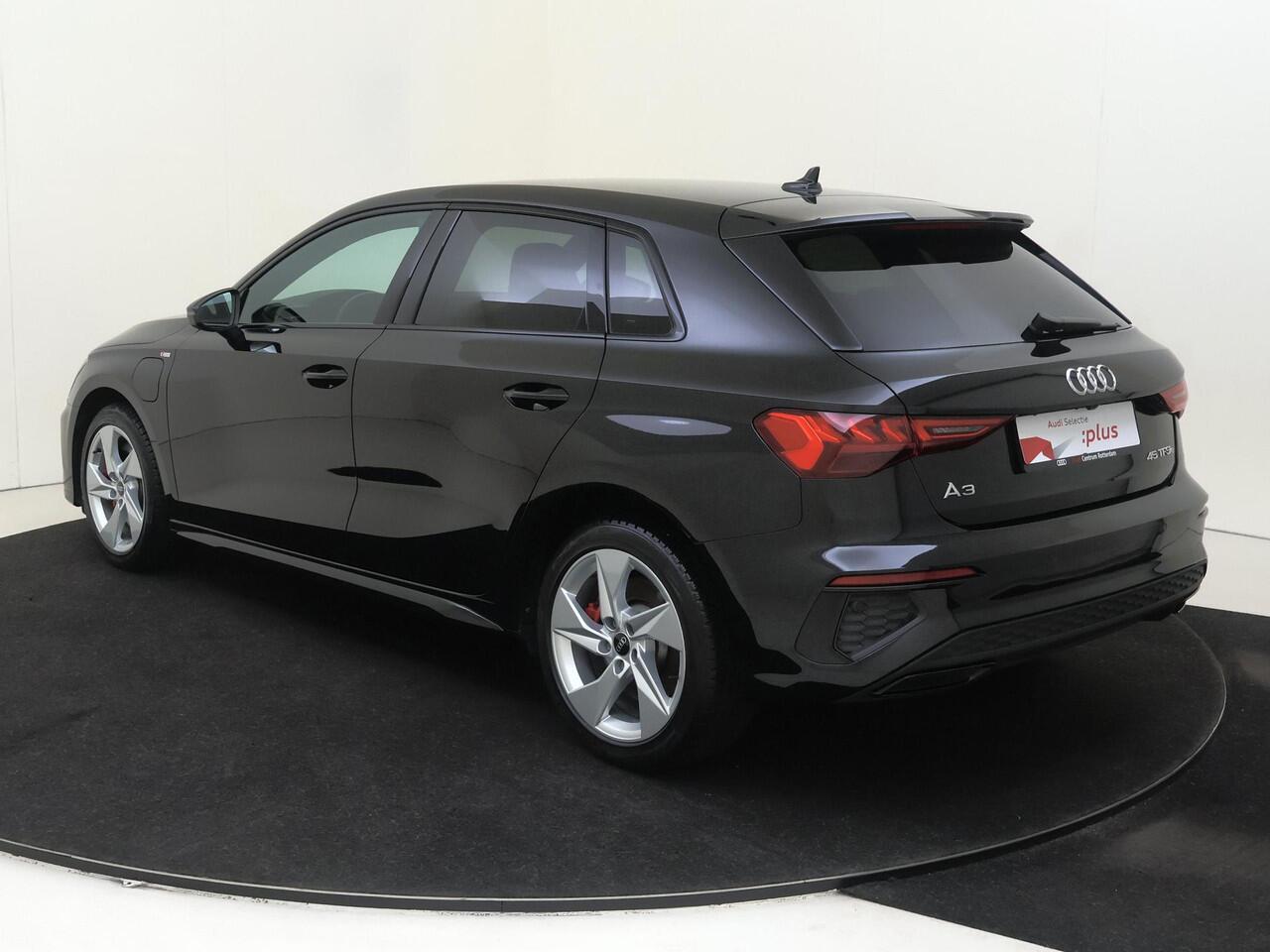 Audi A3 SPORTBACK 45 TFSI e S edition Competition | SoH 92% | LED matrix verlichting | Achteruitrijcamera | Stoelverwarming | Navigatie Plus | Keyless | Lederen bekleding | Geheugenfunctie bestuurdersstoel |
