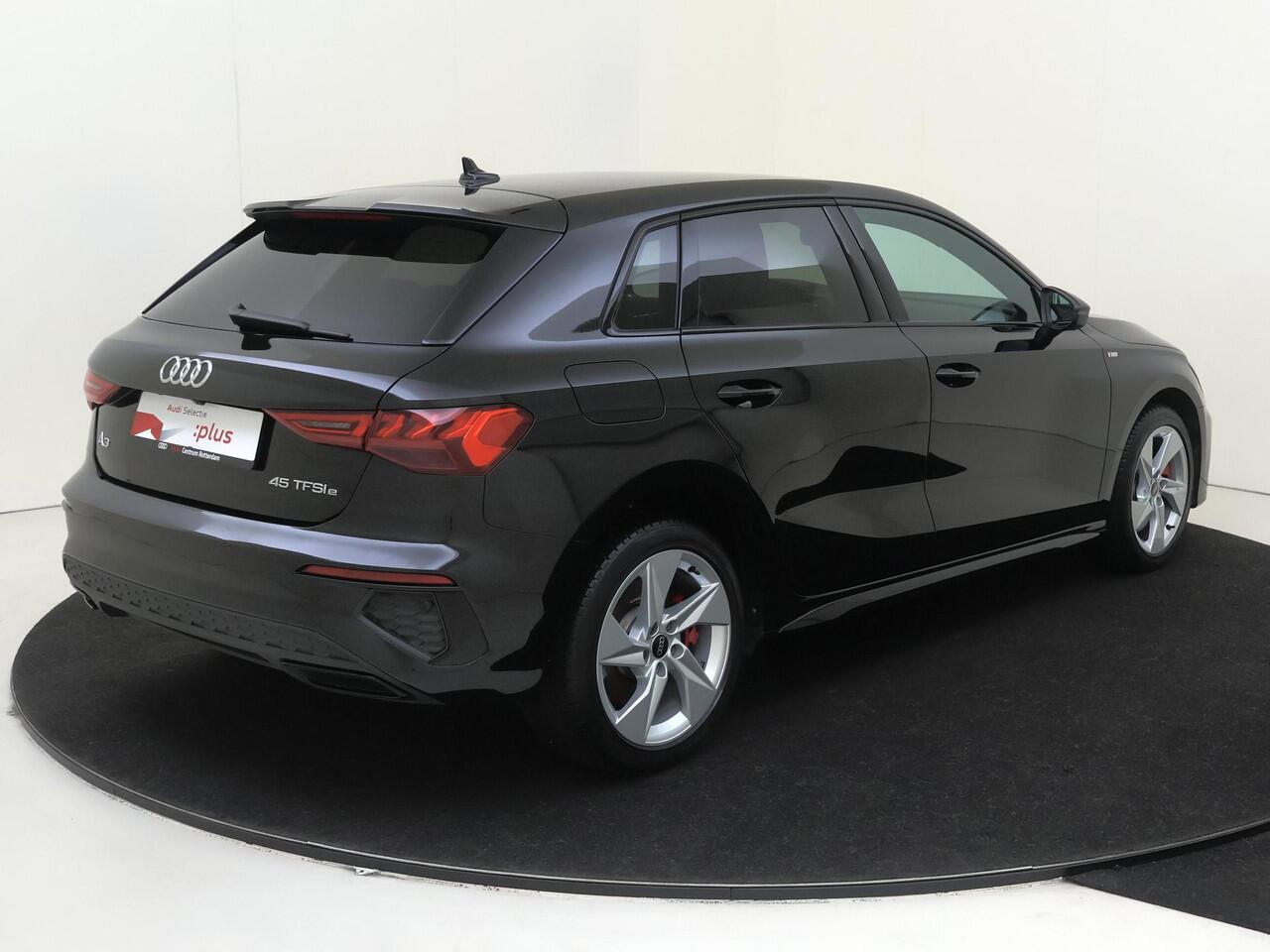 Audi A3 SPORTBACK 45 TFSI e S edition Competition | SoH 92% | LED matrix verlichting | Achteruitrijcamera | Stoelverwarming | Navigatie Plus | Keyless | Lederen bekleding | Geheugenfunctie bestuurdersstoel |