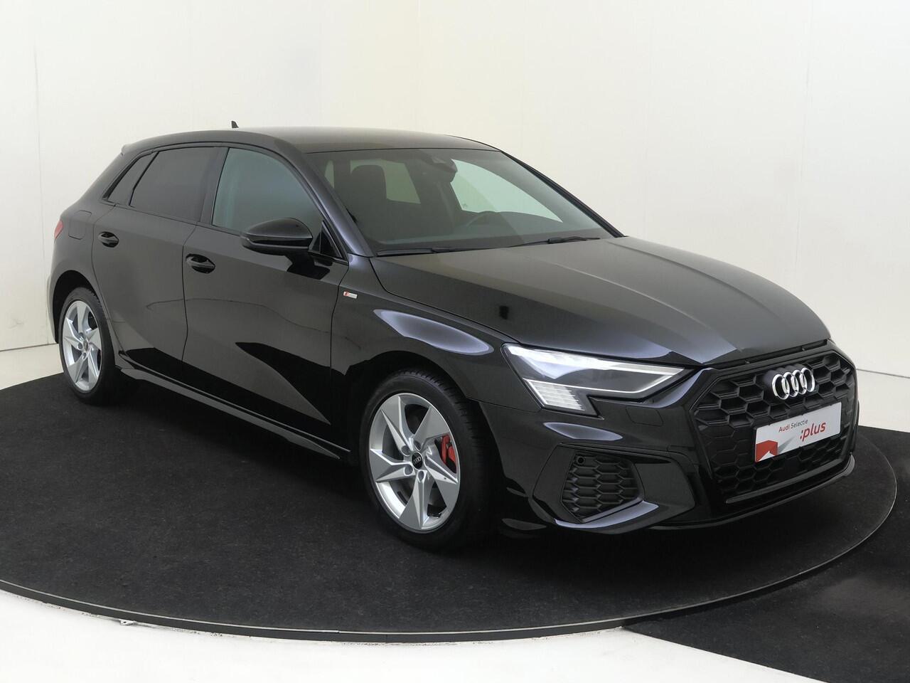 Audi A3 SPORTBACK 45 TFSI e S edition Competition | SoH 92% | LED matrix verlichting | Achteruitrijcamera | Stoelverwarming | Navigatie Plus | Keyless | Lederen bekleding | Geheugenfunctie bestuurdersstoel |
