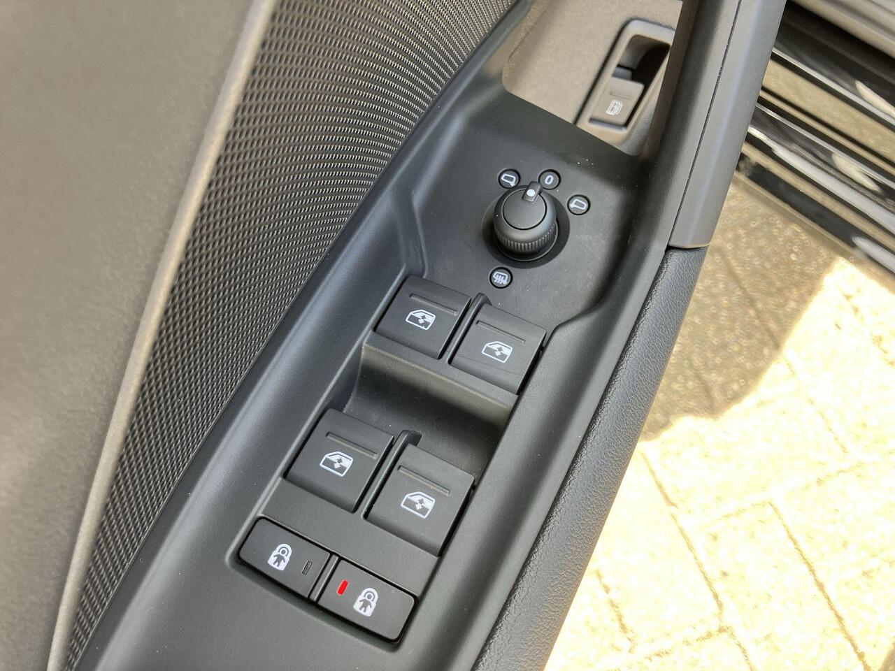 Audi A3 SPORTBACK 40 TFSIe 150kW/204PK · Leder · Camera · Apple/Android Car Play · Elektrische stoelverstelling · Navigatie · Stoelverwarming ·