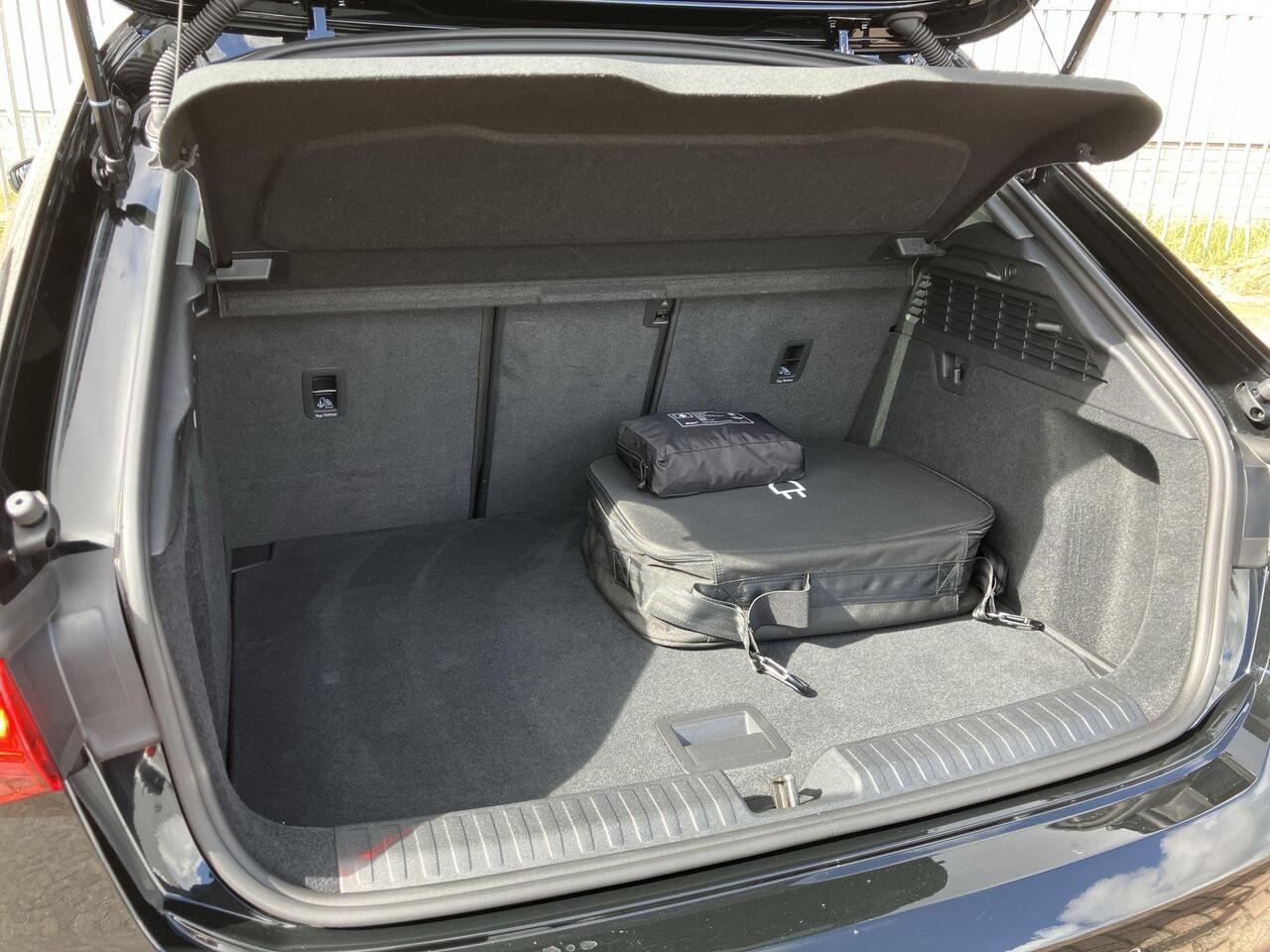 Audi A3 SPORTBACK 40 TFSIe 150kW/204PK · Leder · Camera · Apple/Android Car Play · Elektrische stoelverstelling · Navigatie · Stoelverwarming ·