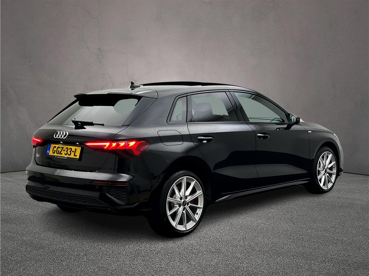 Audi A3 SPORTBACK 45 TFSI e S Edition | Pano | Matrix | Elek Kofferklep | Audi sound | Matrix-Led | Adapt. Cruise | Carplay | Ambient lighting | Navi | Optiek Zwart | S Line | Akoestisch glas |