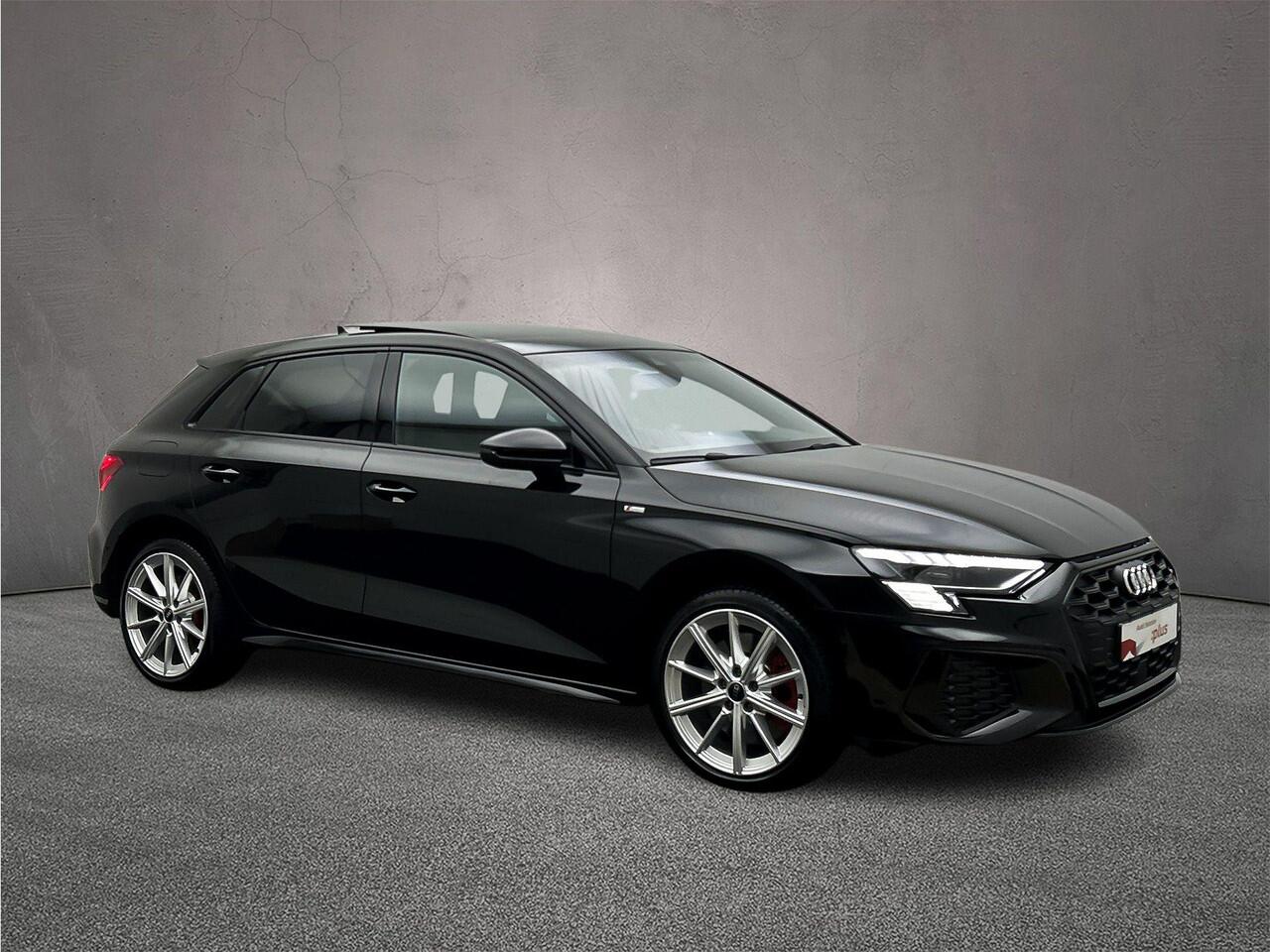 Audi A3 SPORTBACK 45 TFSI e S Edition | Pano | Matrix | Elek Kofferklep | Audi sound | Matrix-Led | Adapt. Cruise | Carplay | Ambient lighting | Navi | Optiek Zwart | S Line | Akoestisch glas |