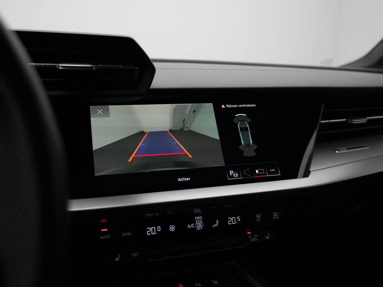 Audi A3 SPORTBACK 45 TFSI e 245 pk S-tronic S edition Competition / S-Line | Panoramadak | Achteruitrijcamera | Stoelverwarming | Navigatie