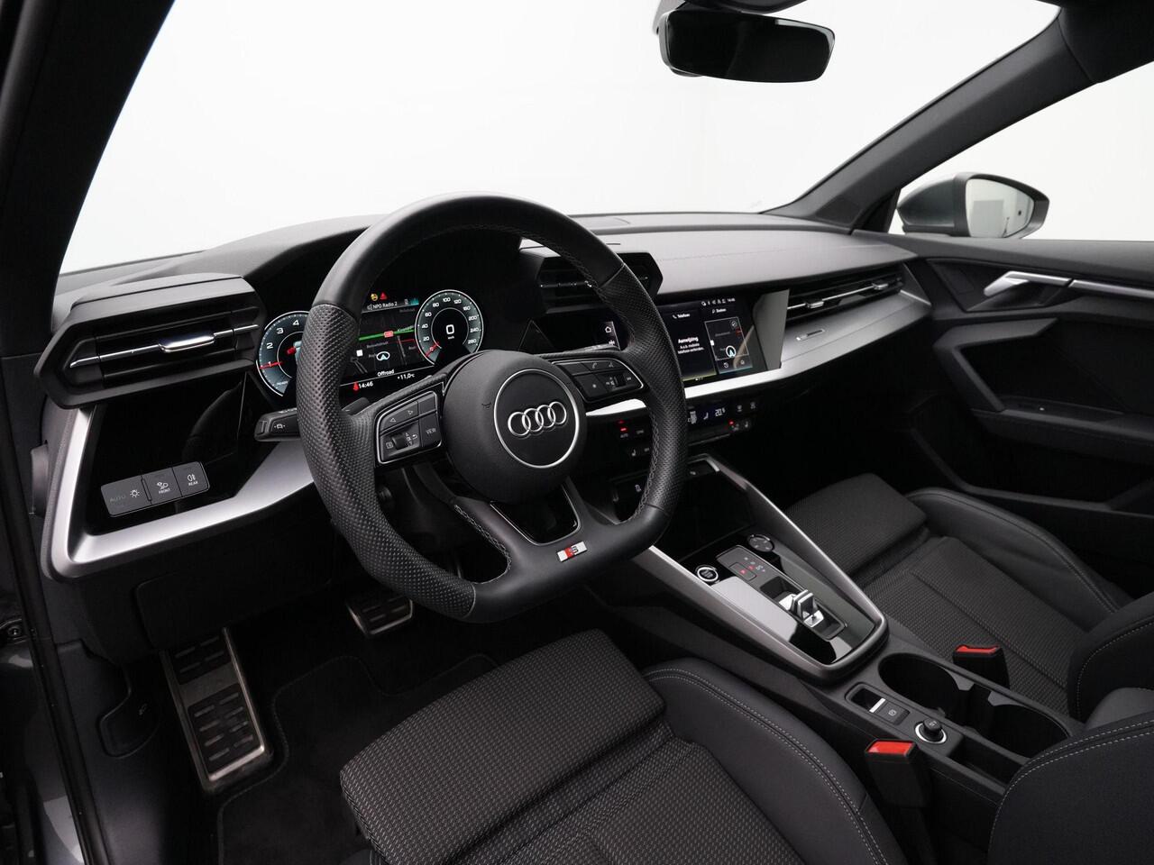 Audi A3 SPORTBACK 35 TFSI 150 pk S-tronic S-Line | Navigatie | Stoelverwarming | Parkeersensoren voor/achter | Adaptive Cruise