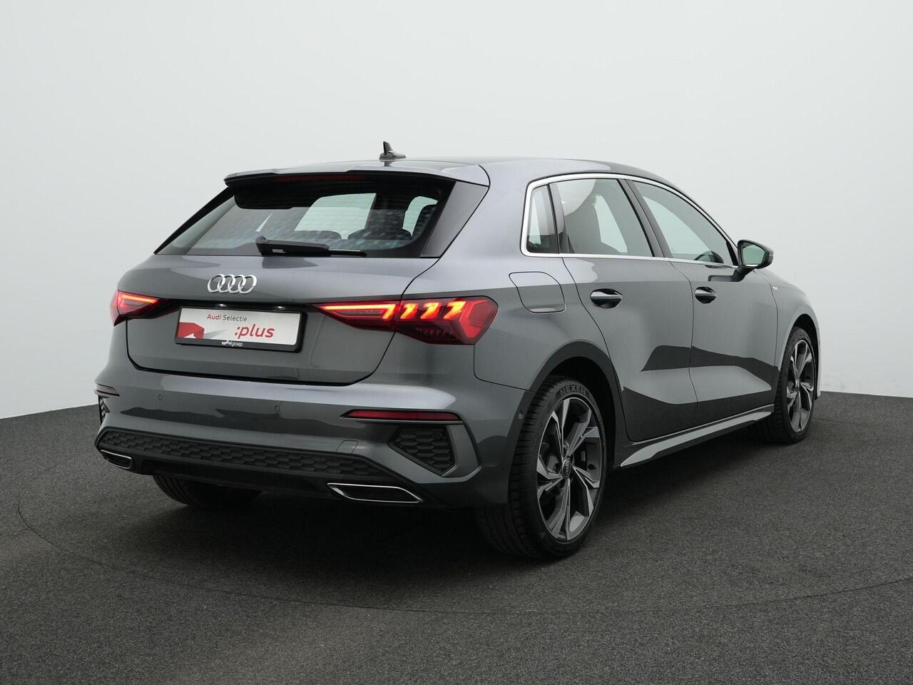 Audi A3 SPORTBACK 35 TFSI 150 pk S-tronic S-Line | Navigatie | Stoelverwarming | Parkeersensoren voor/achter | Adaptive Cruise