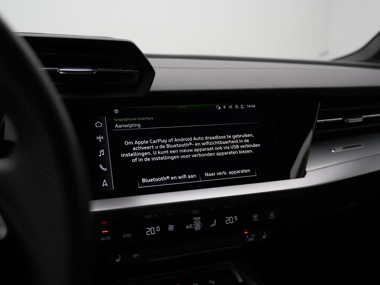 Audi A3 SPORTBACK 35 TFSI 150 pk S-tronic S-Line | Navigatie | Stoelverwarming | Parkeersensoren voor/achter | Adaptive Cruise