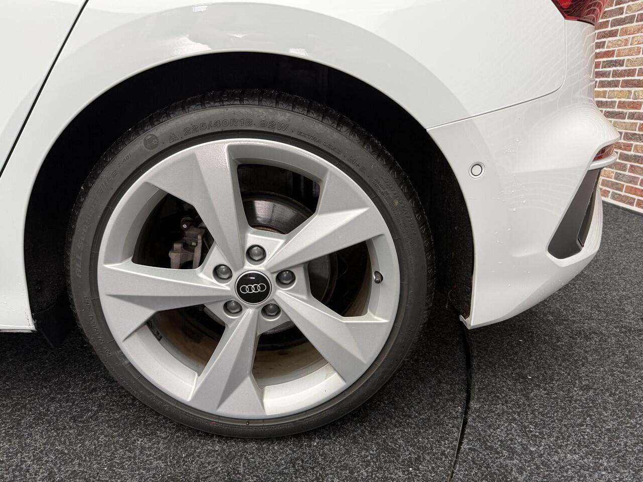 Audi A3 SPORTBACK 35 TFSI S-Line | Adaptieve cruise| Camera|