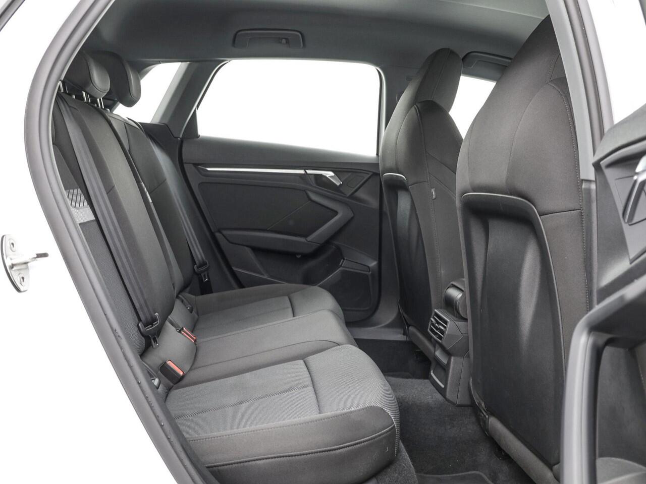 Audi A3 SPORTBACK 30 TFSI 110pk S-tronicAdvanced edition · Apple/Android Car Play · Navigatie · P-Sensoren · Cruise Control · 17'' Inch ·