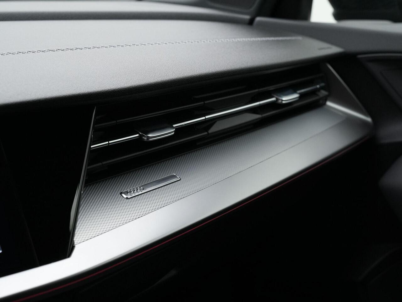 Audi A3 SPORTBACK 30 TFSI 110 pk S-tronic S edition / S-Line | Panoramadak | Stoelverwarming | Navigatie