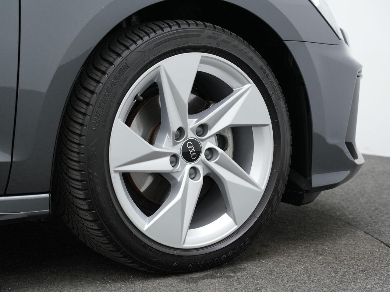 Audi A3 SPORTBACK 30 TFSI 110 pk S-tronic S edition / S-Line | Panoramadak | Stoelverwarming | Navigatie