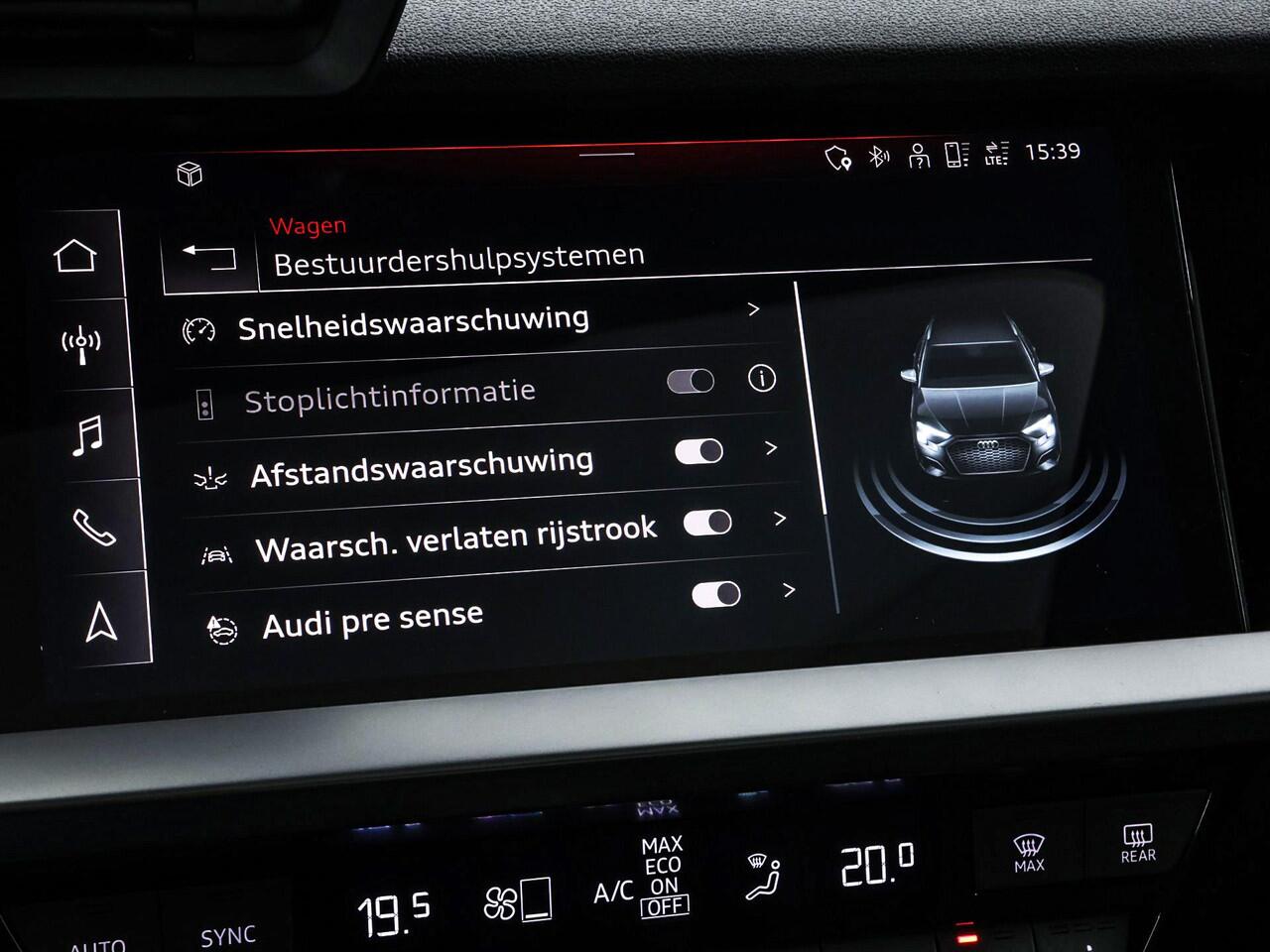 Audi A3 SPORTBACK 40 TFSIe 204pk S-tronic S Edition · Panoramadak · Apple/Android Car Play · Lederen Bekleding · Cruise Control · Navigatie · Stoelverwarming · P-Sensoren · 17'' Inch ·