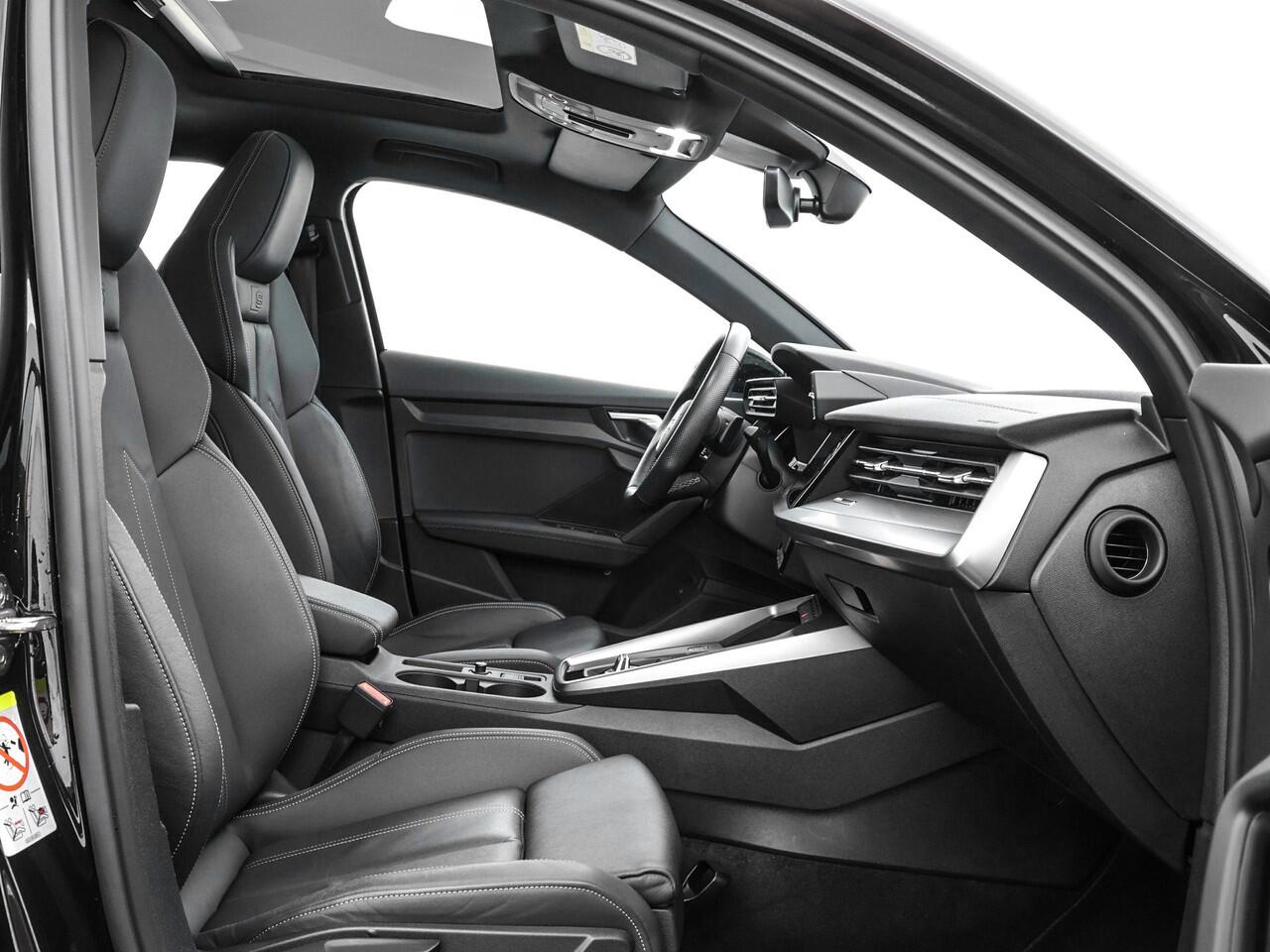 Audi A3 SPORTBACK 40 TFSIe 204pk S-tronic S Edition · Panoramadak · Apple/Android Car Play · Lederen Bekleding · Cruise Control · Navigatie · Stoelverwarming · P-Sensoren · 17'' Inch ·