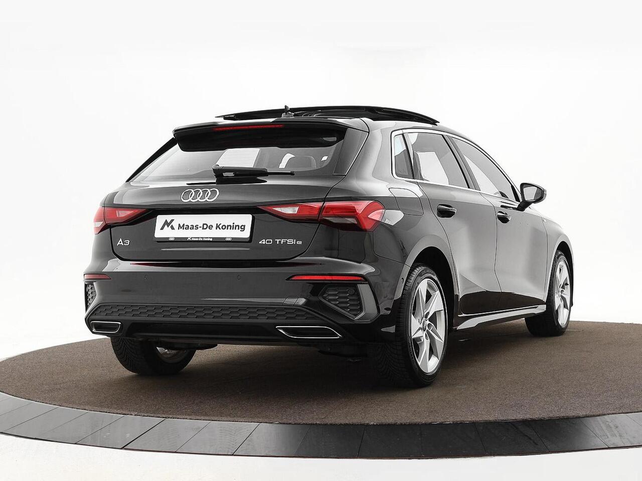 Audi A3 SPORTBACK 40 TFSIe 204pk S-tronic S Edition · Panoramadak · Apple/Android Car Play · Lederen Bekleding · Cruise Control · Navigatie · Stoelverwarming · P-Sensoren · 17'' Inch ·
