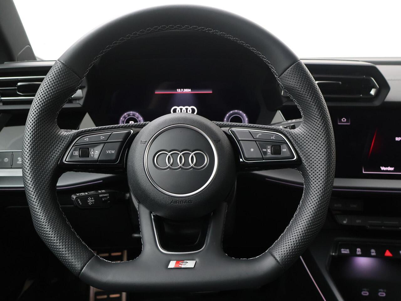 Audi A3 SPORTBACK 35 TFSI S edition | Sonos premium 3D | Afgevlakt stuurwiel | Privacy Glass | Elektrisch verstelbare voorstoelen | Matrix LED | Lane Change Warning | Adaptive Cruise Controle | Lichtpakket Plus Ambiente Licht |