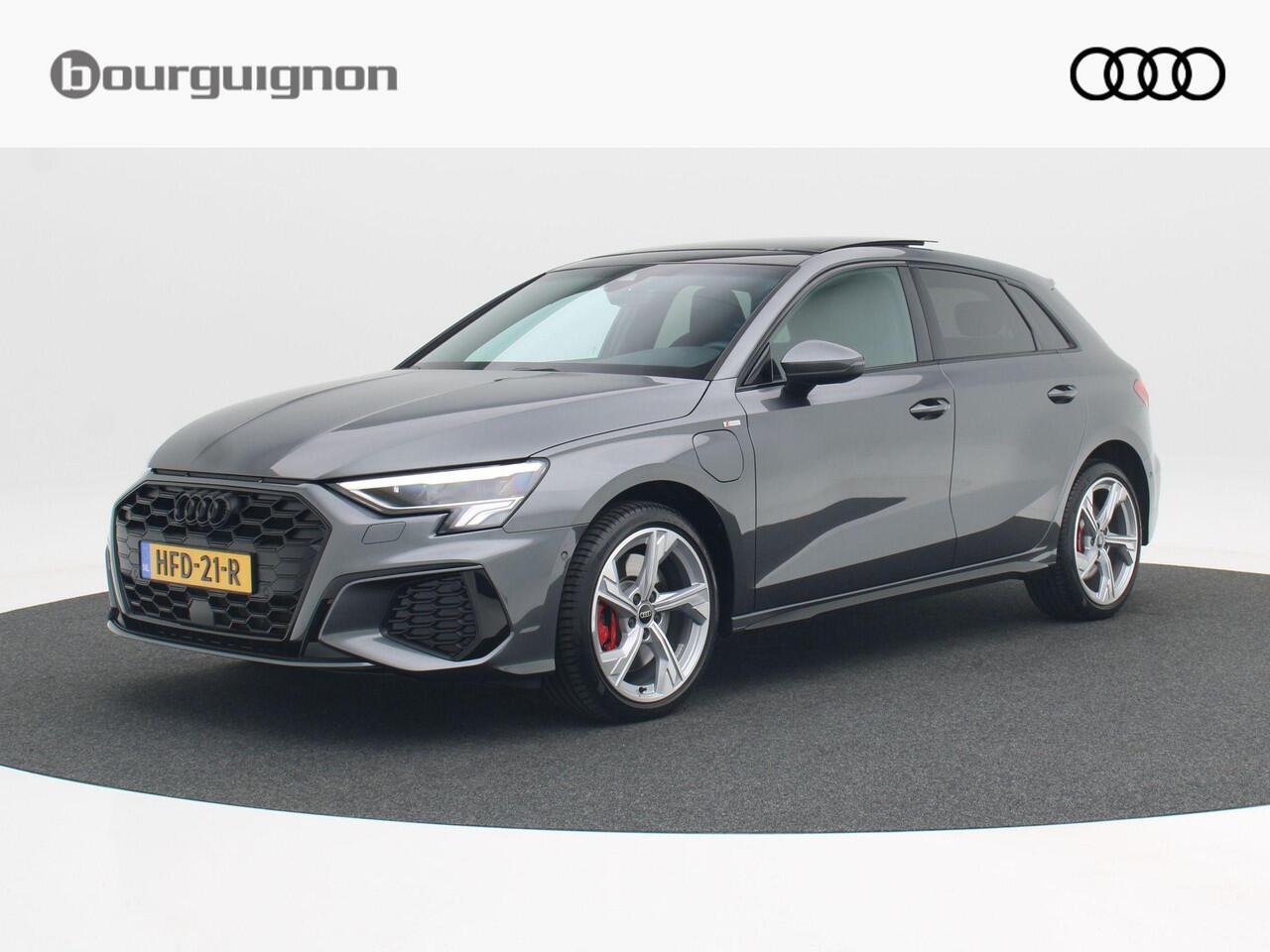 Audi A3 SPORTBACK 45 TFSi e 245 Pk Automaat S-Line Competition | Full LED | Panoramadak | 18 Inch | Navigatie | Zwart Optiek | Alcantara | Adaptive Cruise | 14.244 Km!!