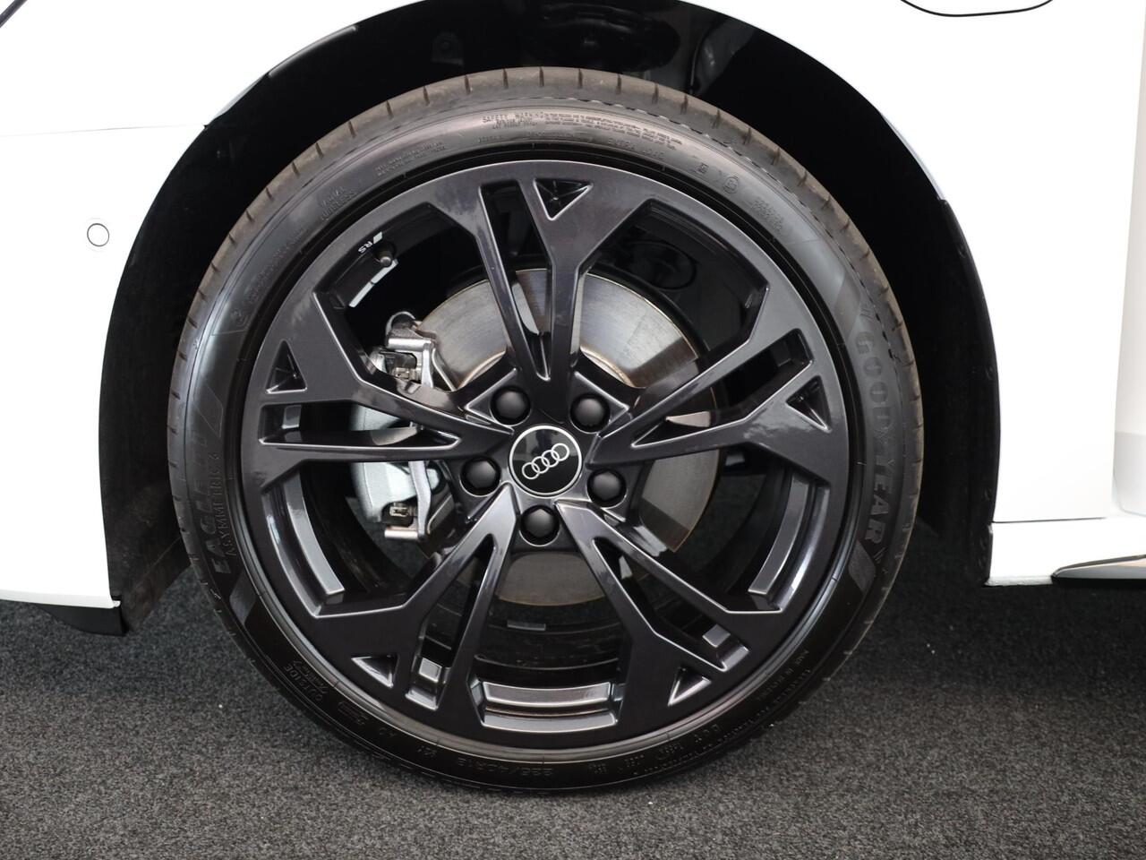 Audi A3 SPORTBACK 40 TFSI e S edition 204 pk S-tronic | Verlengde garantie | Navigatie | Parkeersensoren (Park assist) | Matrix LED koplampen | Elektr. bestuurdersstoel | S-Line |