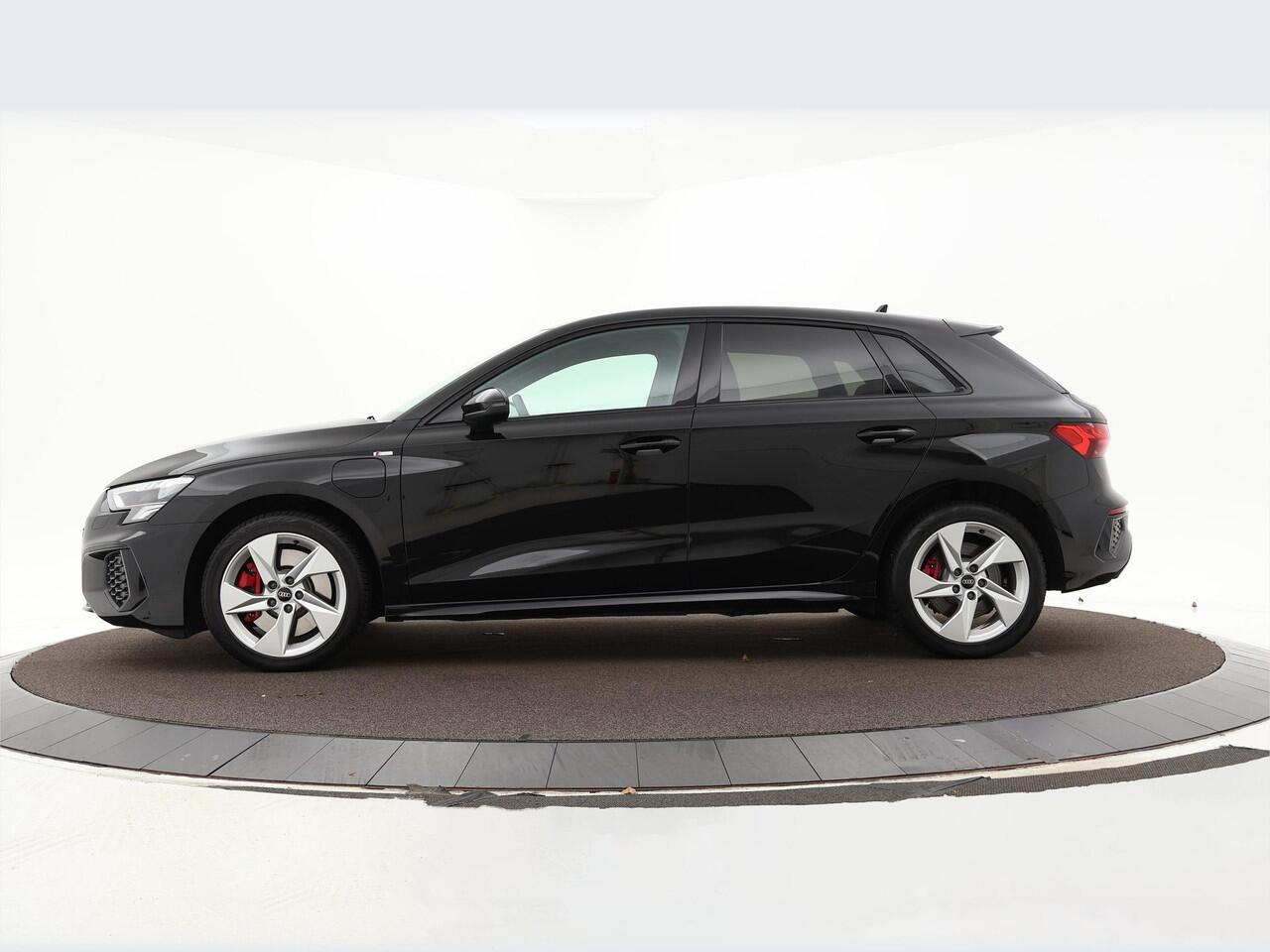 Audi A3 SPORTBACK 45 TFSIe 245pk S-Tronic S Edition Competition · Apple/Android Car Play · Navi · P-Sensoren · Stoelverwarming · Trekhaak · 17'' Inch · Garantie t/m 05-01-2028 of 100.000km