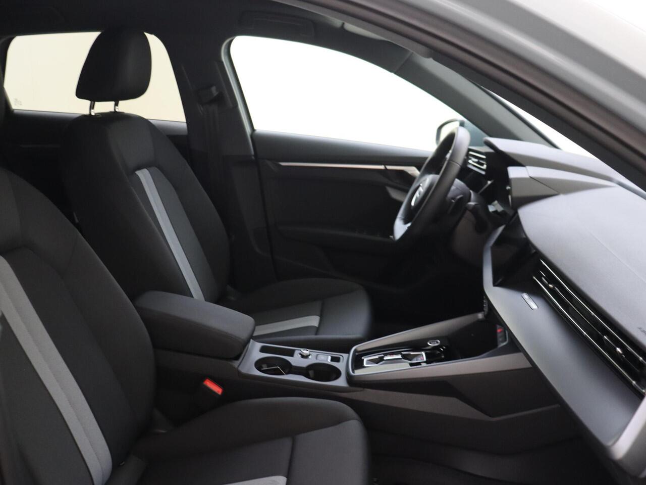 Audi A3 SPORTBACK allstreet 35 TFSI Advanced edition | Trekhaak | Parkeeerassistent | Keyless | Virtual cockpit Plus | Stoelverwarming | Achteruitrijcamera | Adaptieve cruise control | Navigatie Plus |