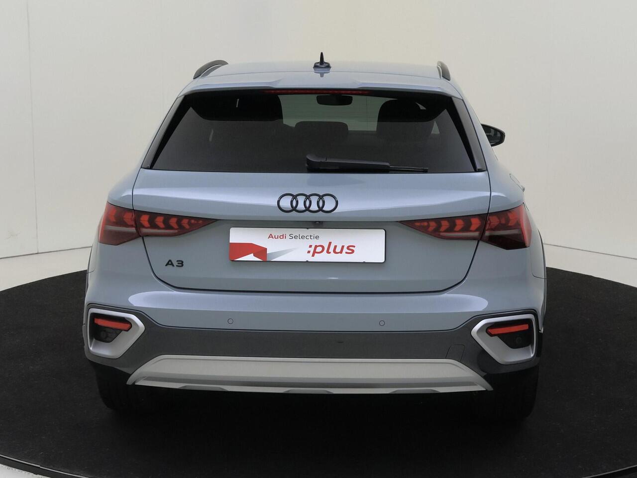 Audi A3 SPORTBACK allstreet 35 TFSI Advanced edition | Trekhaak | Parkeeerassistent | Keyless | Virtual cockpit Plus | Stoelverwarming | Achteruitrijcamera | Adaptieve cruise control | Navigatie Plus |