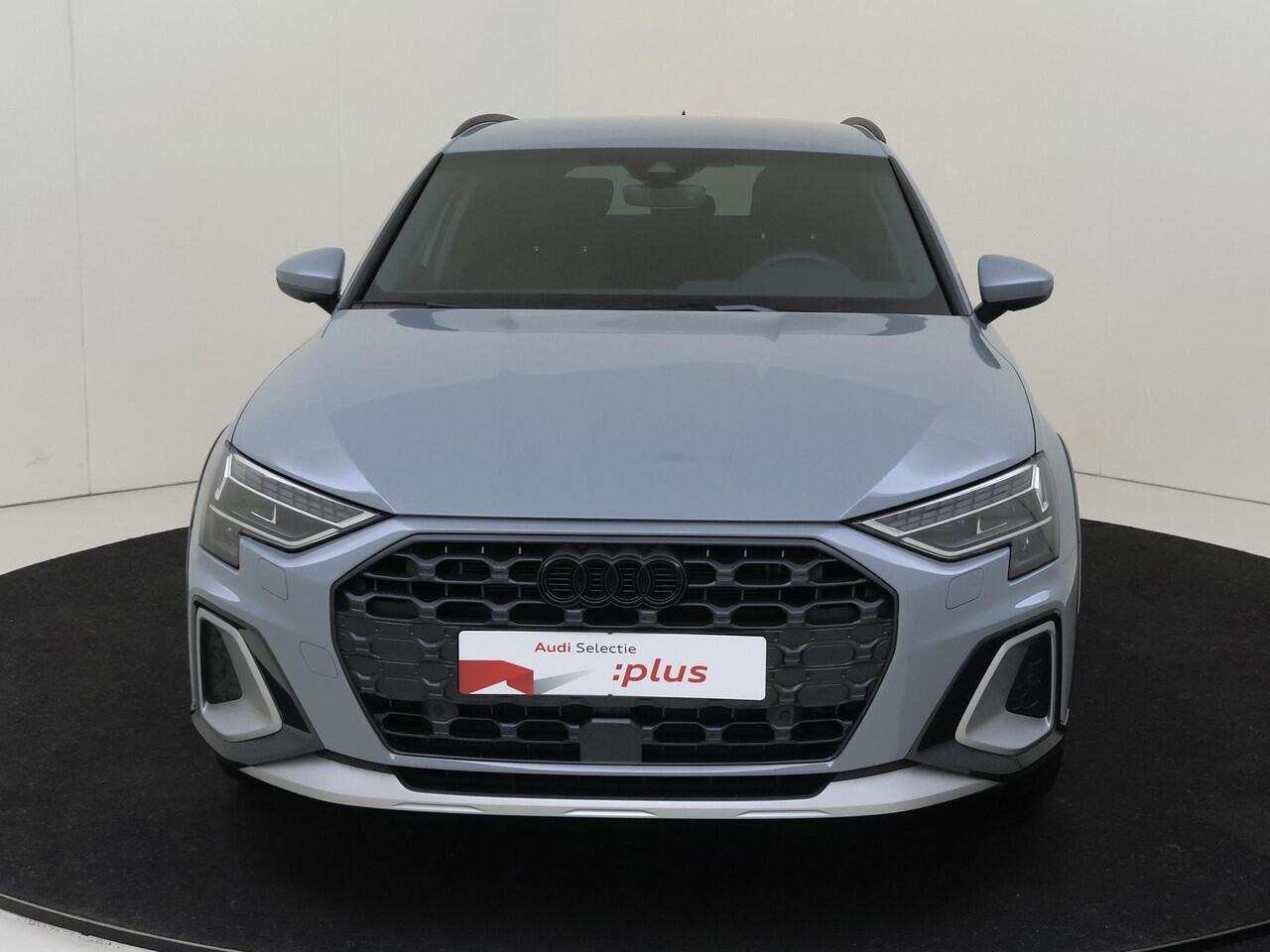 Audi A3 SPORTBACK allstreet 35 TFSI Advanced edition | Trekhaak | Parkeeerassistent | Keyless | Virtual cockpit Plus | Stoelverwarming | Achteruitrijcamera | Adaptieve cruise control | Navigatie Plus |