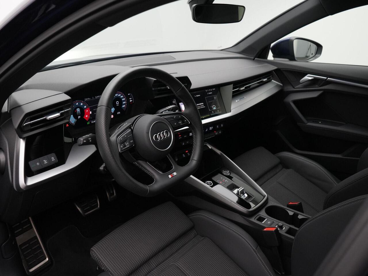 Audi A3 SPORTBACK 35 TFSI 150 pk S-tronic S edition / S-Line | Panoramadak | Stoelverwarming | Navigatie | Parkeersensoren achter