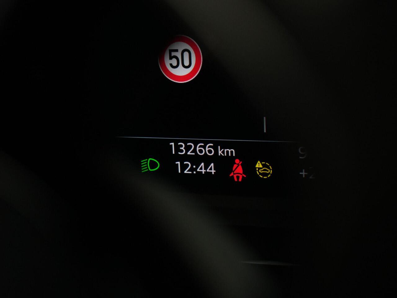 Audi A3 SPORTBACK 35 TFSI 150 pk S-tronic S edition / S-Line | Panoramadak | Stoelverwarming | Navigatie | Parkeersensoren achter