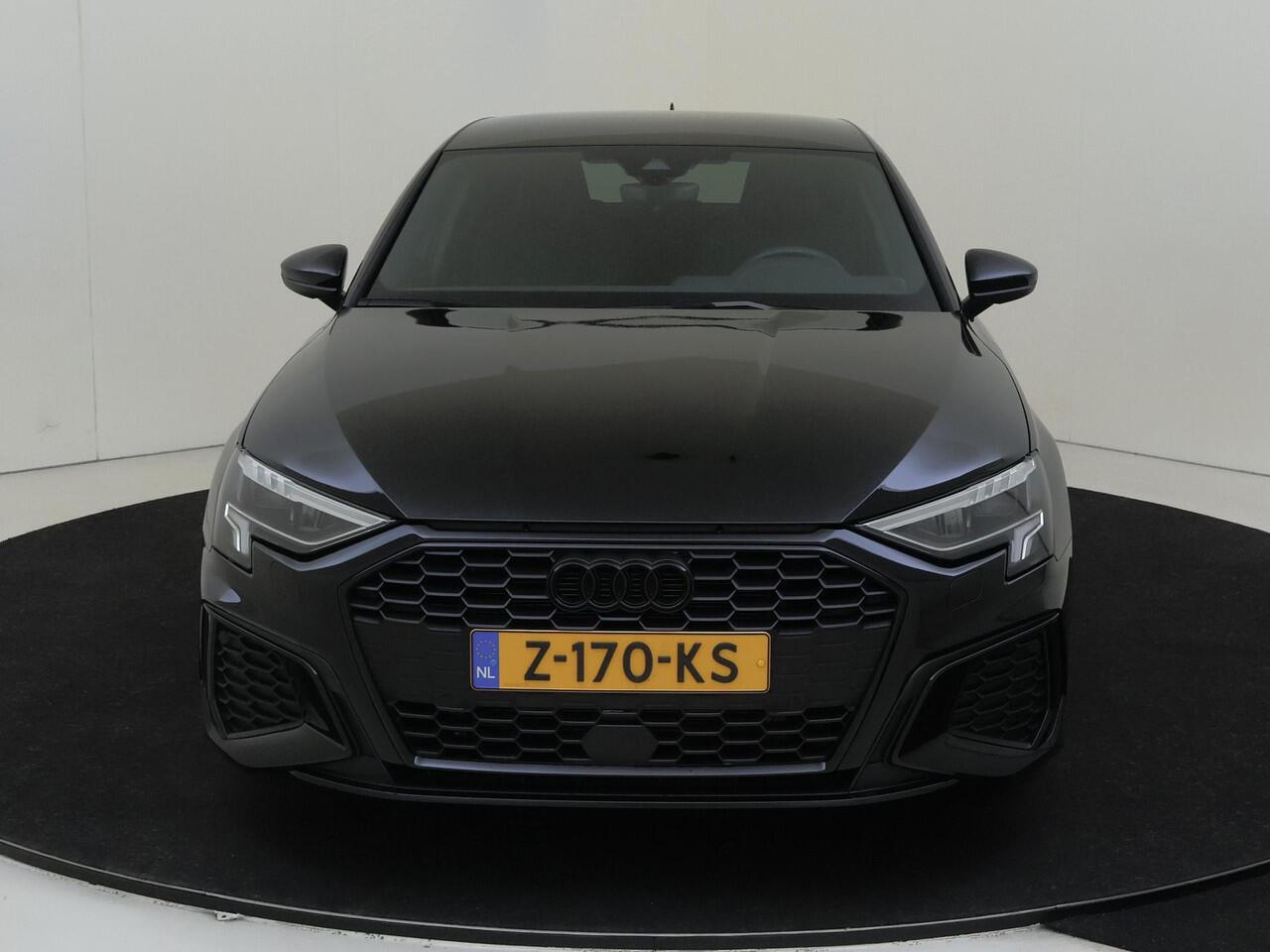 Audi A3 SPORTBACK 35 TFSI S edition | Trekhaak | Full LED verlichting | Navigatie Plus | Optiek zwart Plus | Adaptieve cruise control | CarPlay | Draadloze telefoonlader |