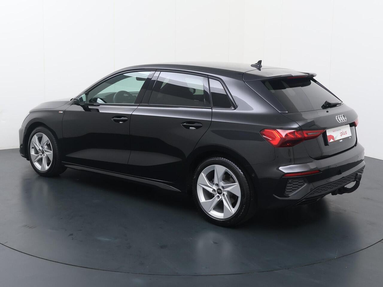 Audi A3 SPORTBACK 35 TFSI S edition | 150 PK | Automaat | Multifunctioneel stuurwiel | Parkeersensoren | Stoelverwarming |