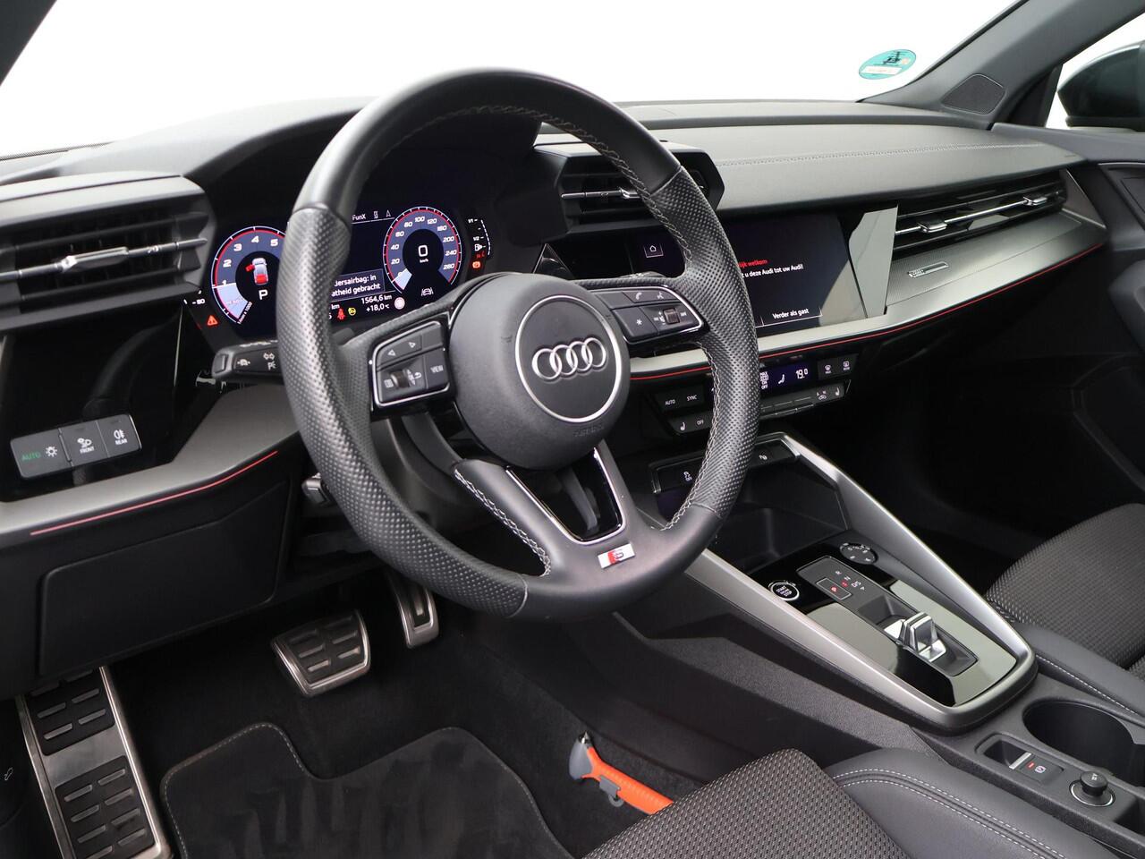 Audi A3 SPORTBACK 35 TFSI S edition | 150 PK | Automaat | Multifunctioneel stuurwiel | Cruisecontrol | Afneembare trekhaak |