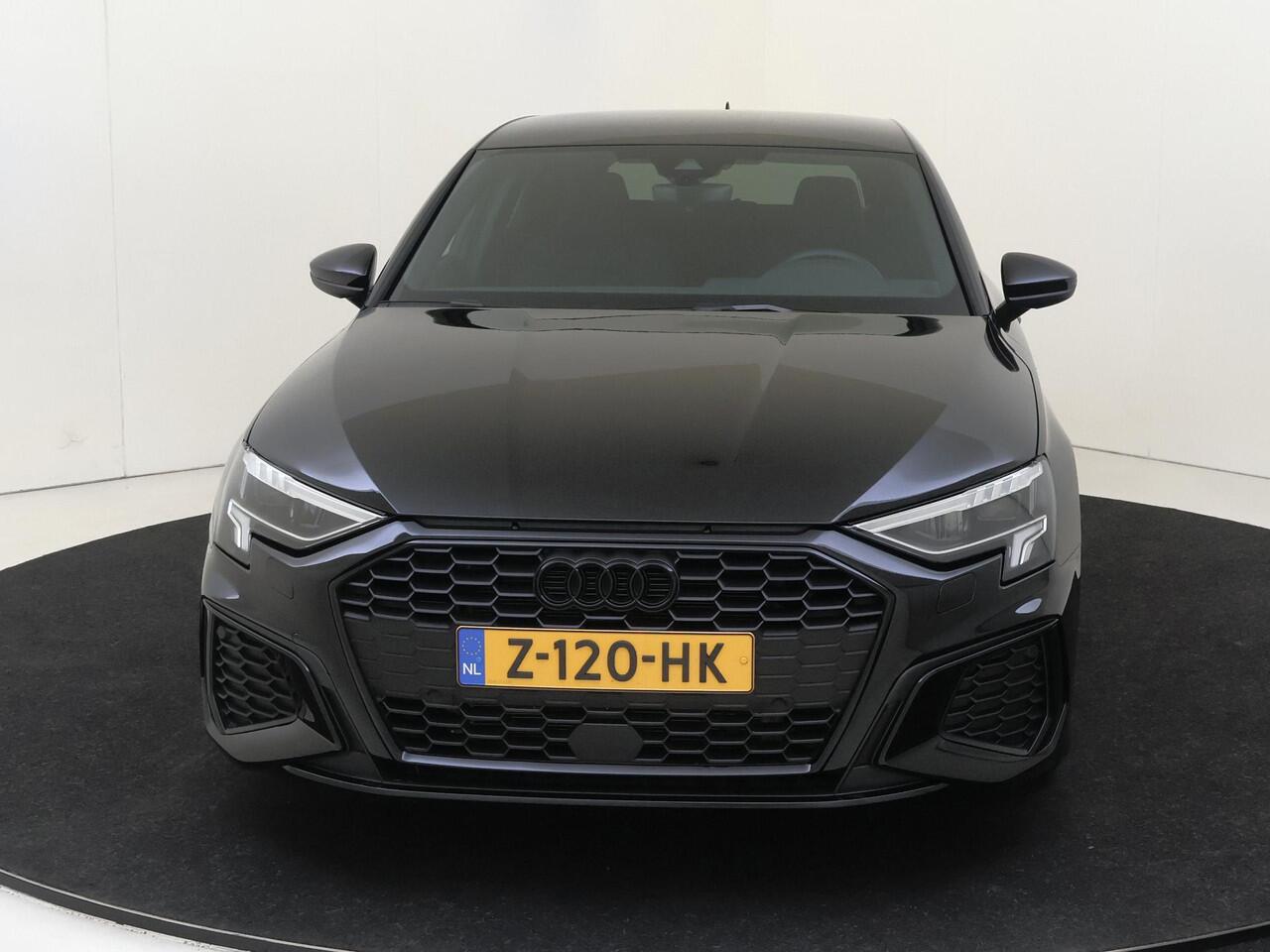 Audi A3 SPORTBACK 35 TFSI S edition | Parkeersensoren achter | CarPlay | Sfeerverlichting | Audi virtual cockpit | Stoelverwarming | Navigatie | Cruise control |