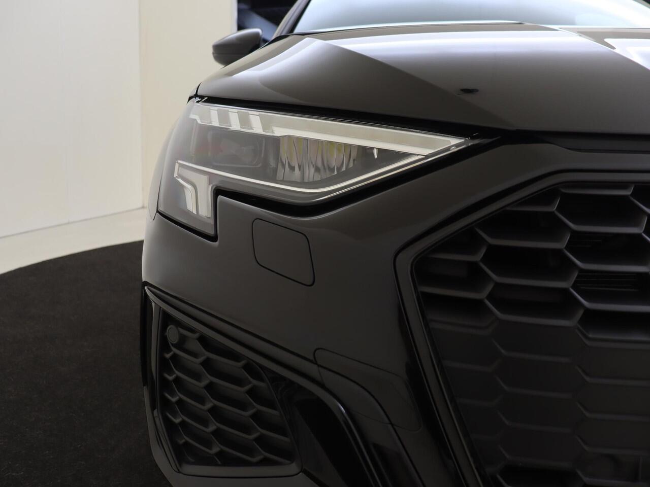 Audi A3 SPORTBACK 35 TFSI S edition | Parkeersensoren achter | CarPlay | Sfeerverlichting | Audi virtual cockpit | Stoelverwarming | Navigatie | Cruise control |