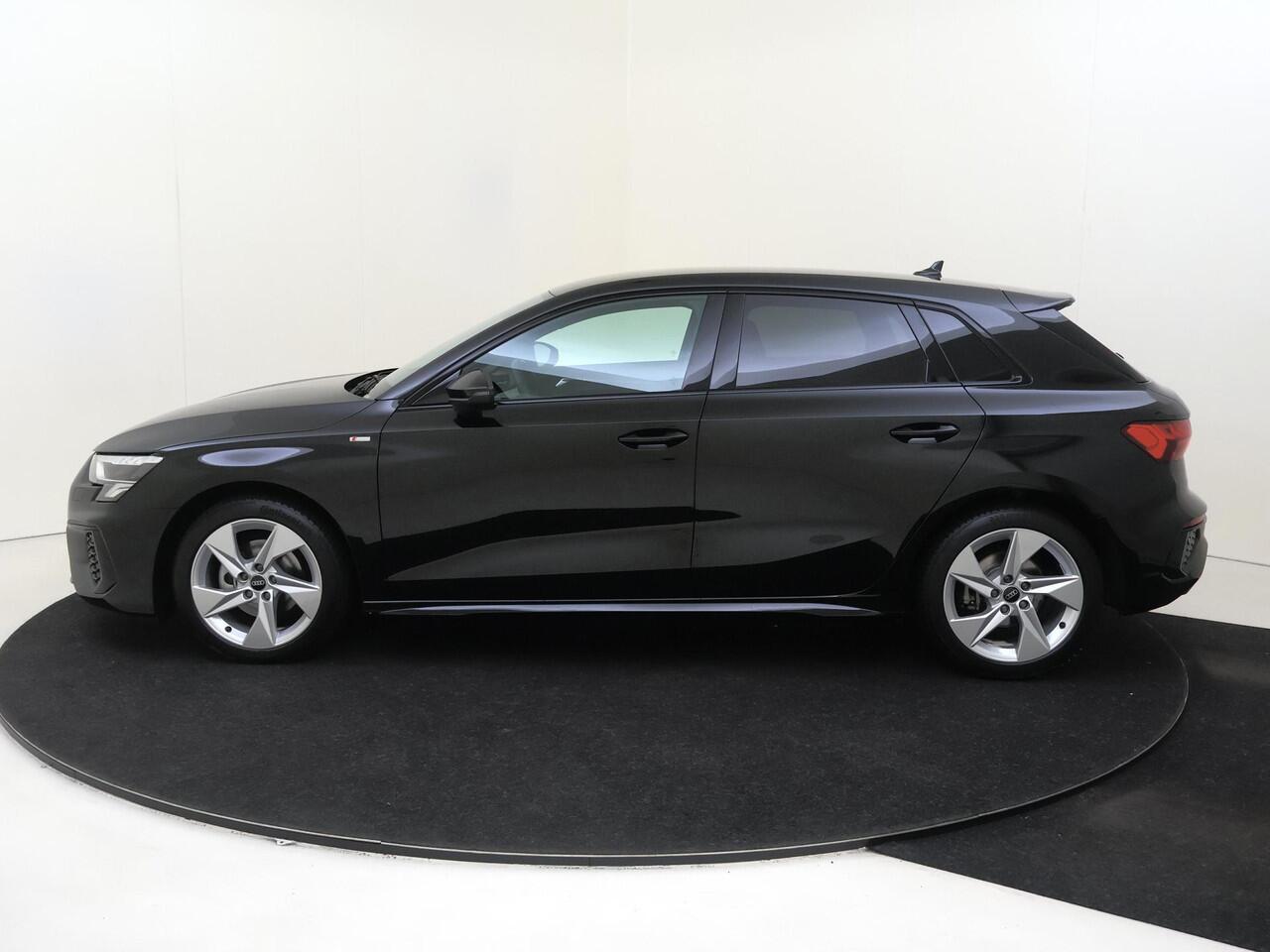 Audi A3 SPORTBACK 35 TFSI S edition | Parkeersensoren achter | CarPlay | Sfeerverlichting | Audi virtual cockpit | Stoelverwarming | Navigatie | Cruise control |