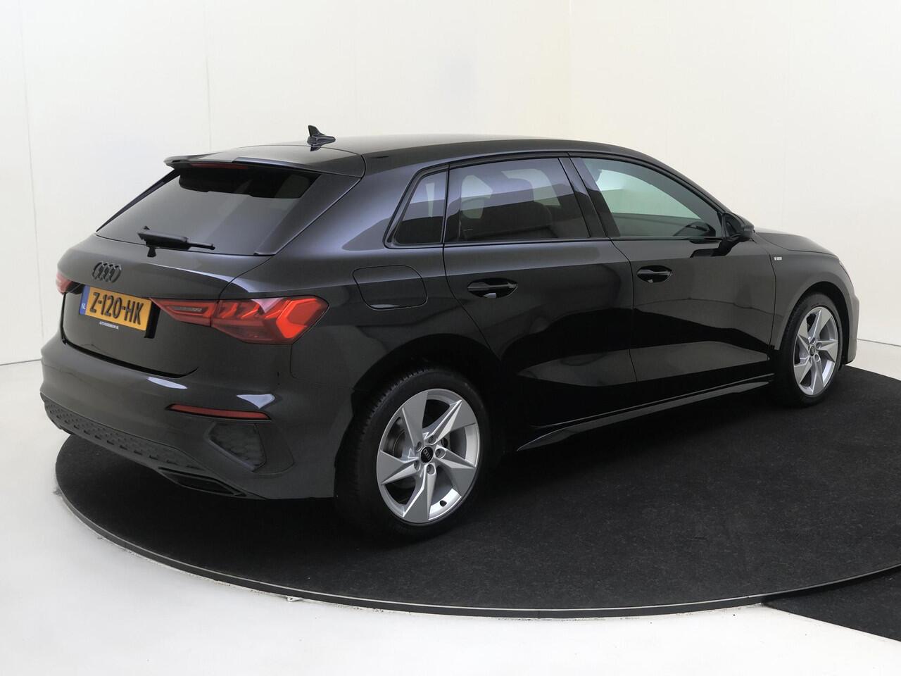 Audi A3 SPORTBACK 35 TFSI S edition | Parkeersensoren achter | CarPlay | Sfeerverlichting | Audi virtual cockpit | Stoelverwarming | Navigatie | Cruise control |