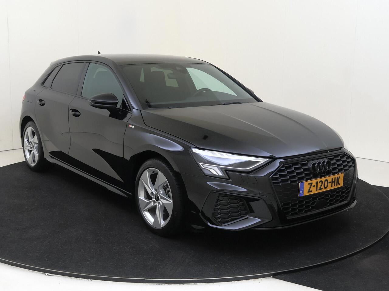 Audi A3 SPORTBACK 35 TFSI S edition | Parkeersensoren achter | CarPlay | Sfeerverlichting | Audi virtual cockpit | Stoelverwarming | Navigatie | Cruise control |