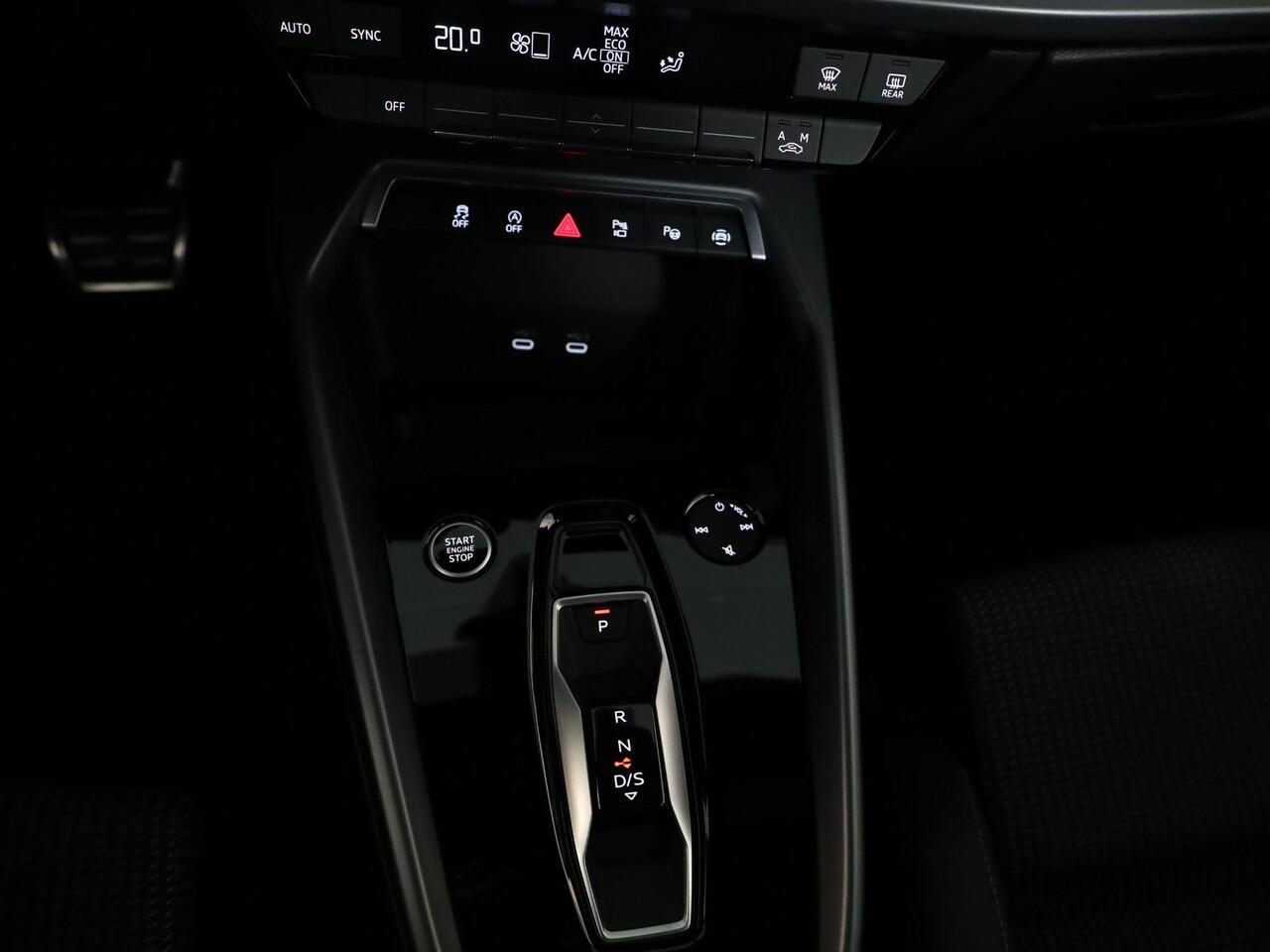 Audi A3 SPORTBACK 30 TFSI S edition 116 pk S-tronic | Verlengde garantie | Navigatie | Parkeersensoren (Park assist) | Achteruitrijcamera | Adaptieve cruise control | S-Line |