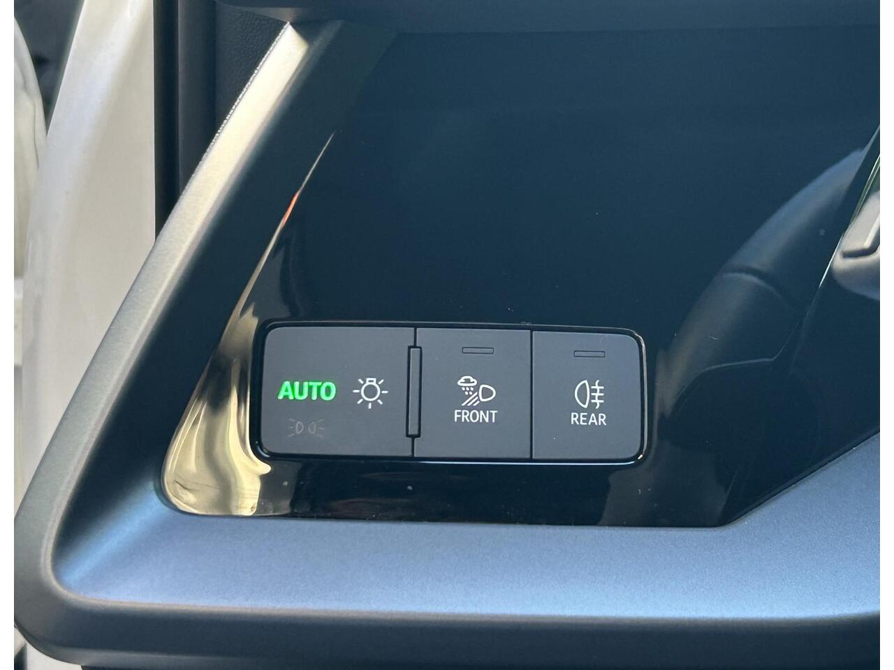 Audi A3 SPORTBACK 35 TFSI Advanced edition l Sonos l LED l 19 Inch l Stoelverwarming l Zwart Optiek