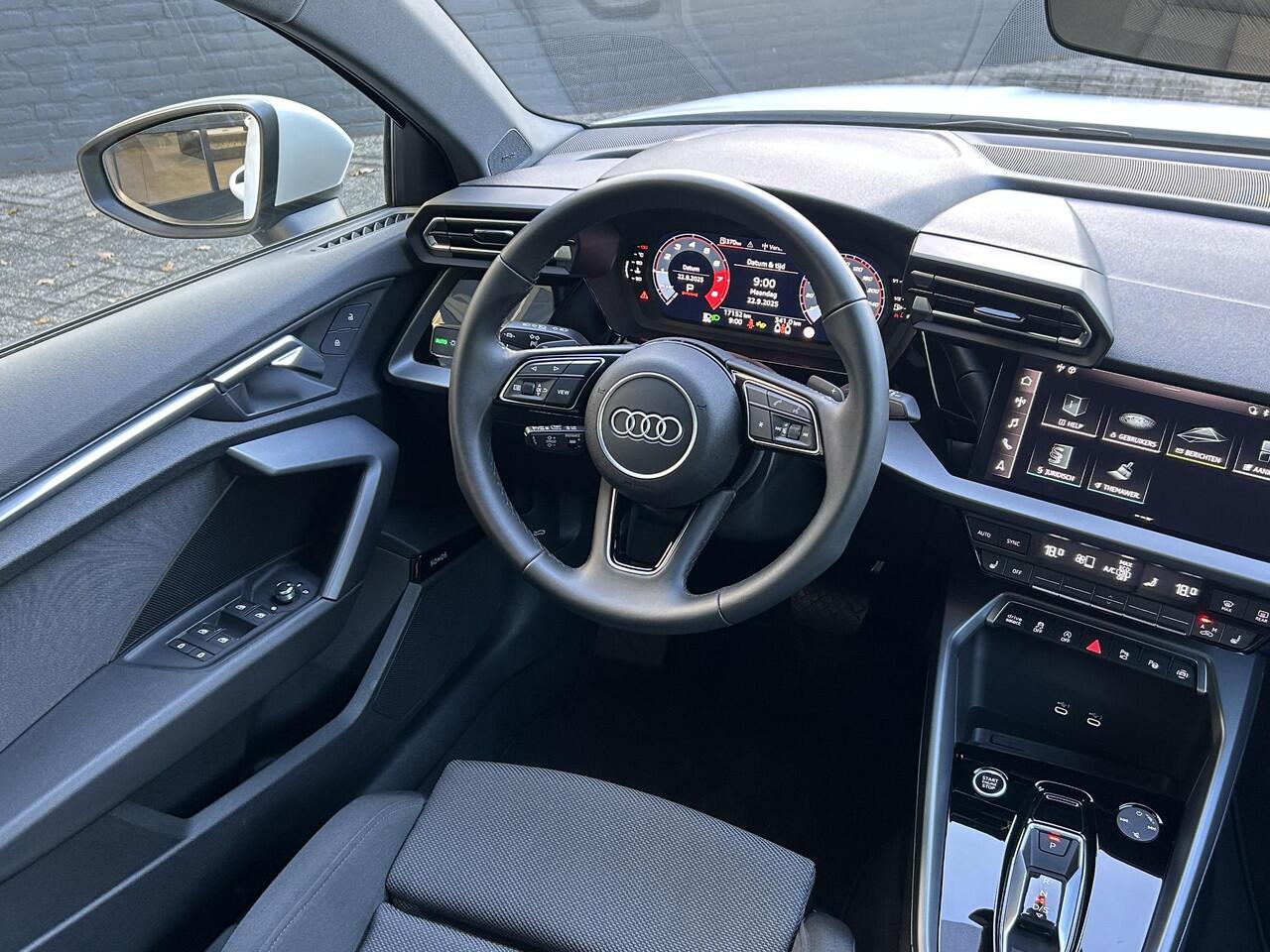 Audi A3 SPORTBACK 35 TFSI Advanced edition l Sonos l LED l 19 Inch l Stoelverwarming l Zwart Optiek