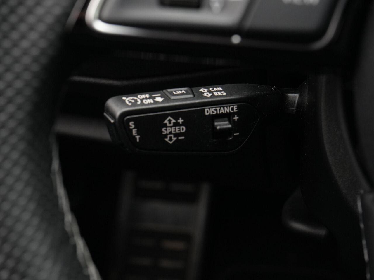 Audi A3 SPORTBACK 45 TFSI e 245 pk S-tronic S edition Competition | Stoelverwarming | Standkachel | Remklauwen rood | 18 inch