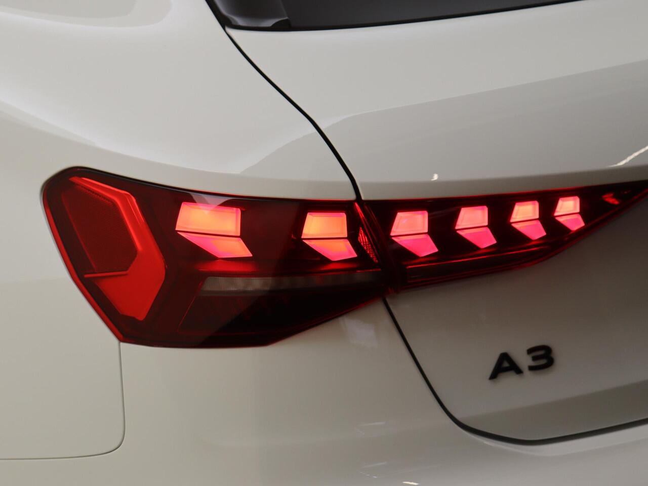 Audi A3 SPORTBACK 40 TFSI e S edition | LED matrix verlichting | Parkeersensoren | Dodehoek detectie | Keyless | Cruise Control | Audi virtual cockpit | CarPlay |