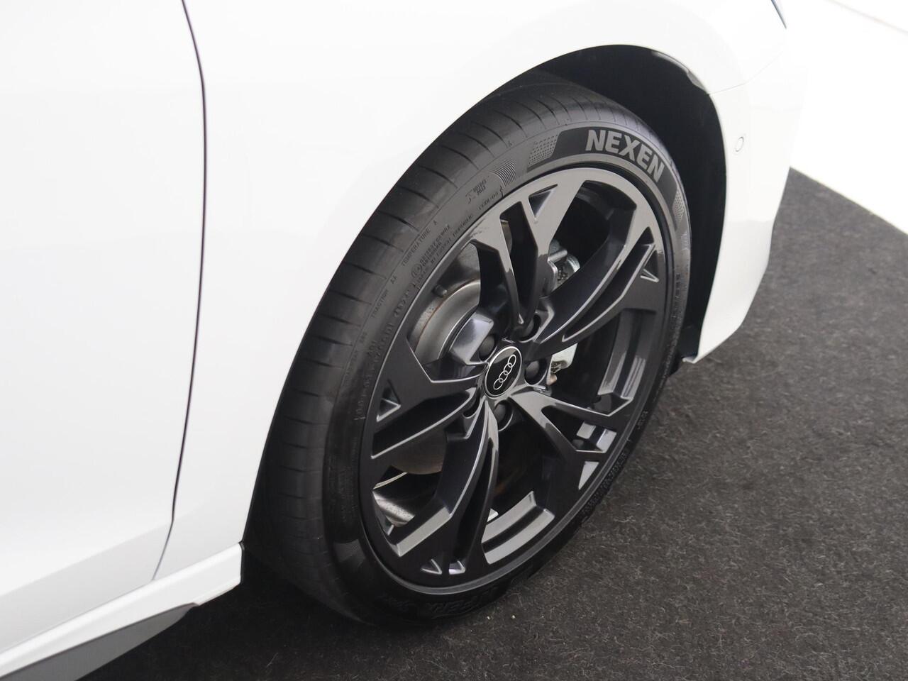 Audi A3 SPORTBACK 40 TFSI e S edition | LED matrix verlichting | Parkeersensoren | Dodehoek detectie | Keyless | Cruise Control | Audi virtual cockpit | CarPlay |