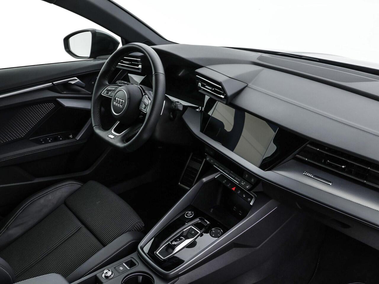 Audi A3 SPORTBACK 35 TFSI 150pk S-tronic S edition · Sonos Audio · Camera · Apple/Android Car Play · Adaptive Cruise Control · Sfeerverlichting · Afgevlakt Stuurwiel · 18'' Inch · Garantie t/m 29-10-2028 of 100.000km